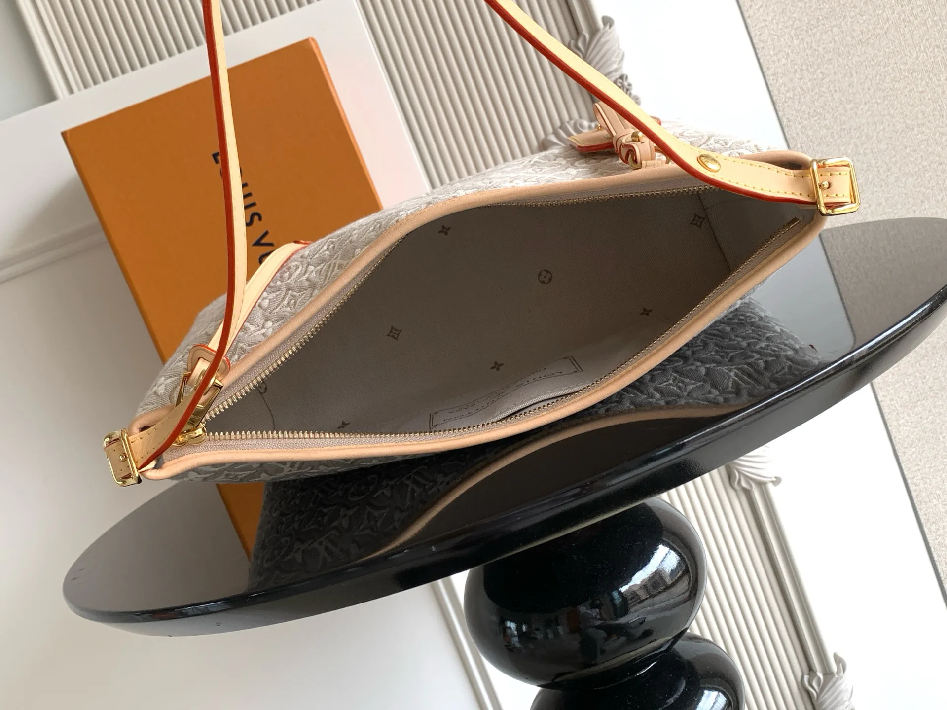 Women's Classic Handbags LOUIS VUITTON 17483340