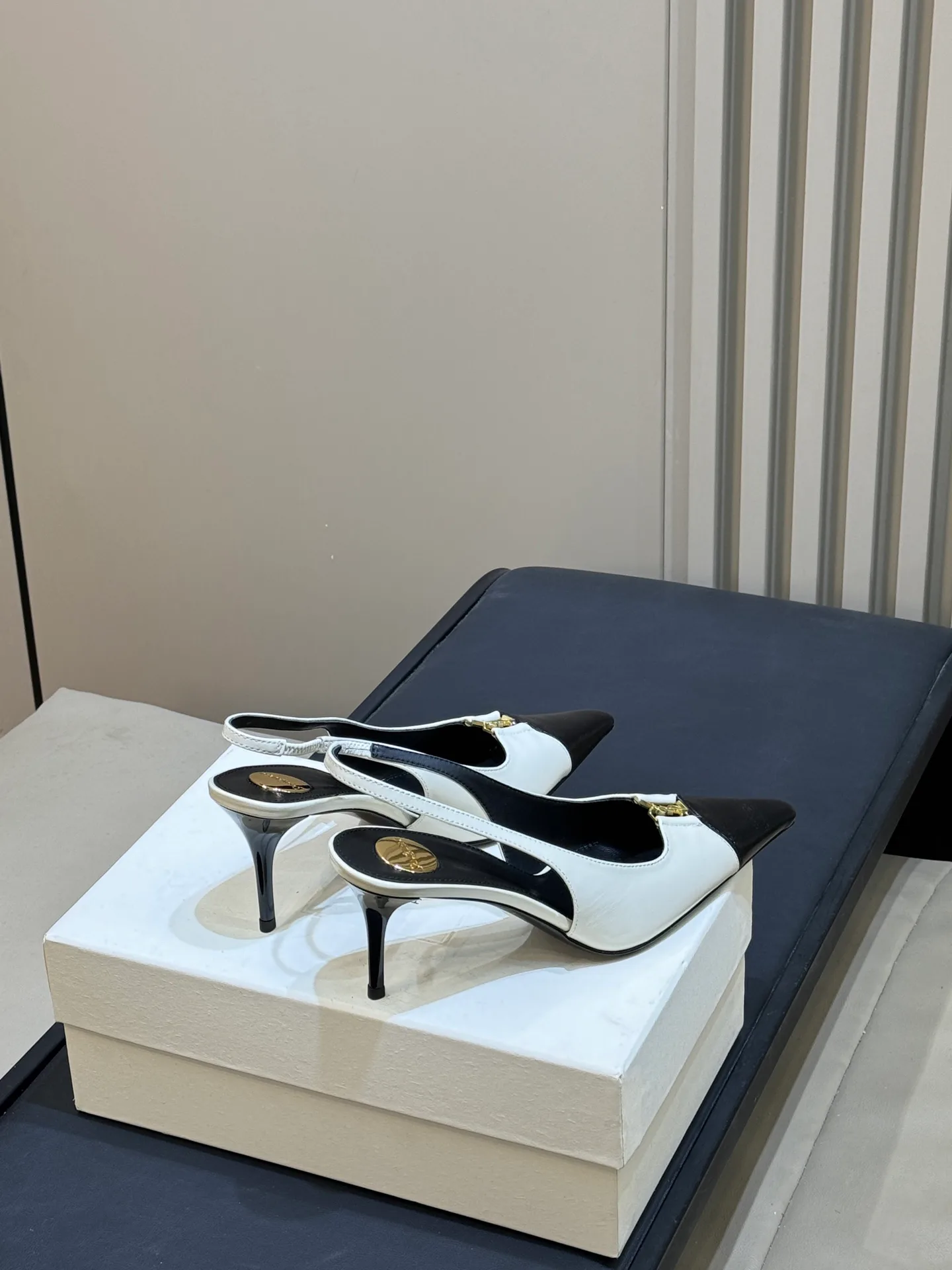 Women's Heels SAINT LAURENT 18073631