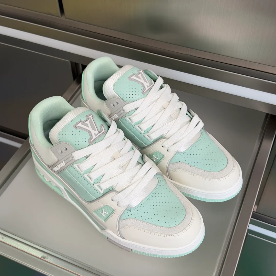 Women's Sneakers LOUIS VUITTON 17483745