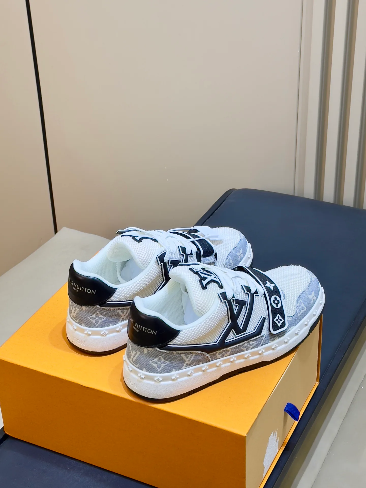 Men's Sneakers LOUIS VUITTON 18073549
