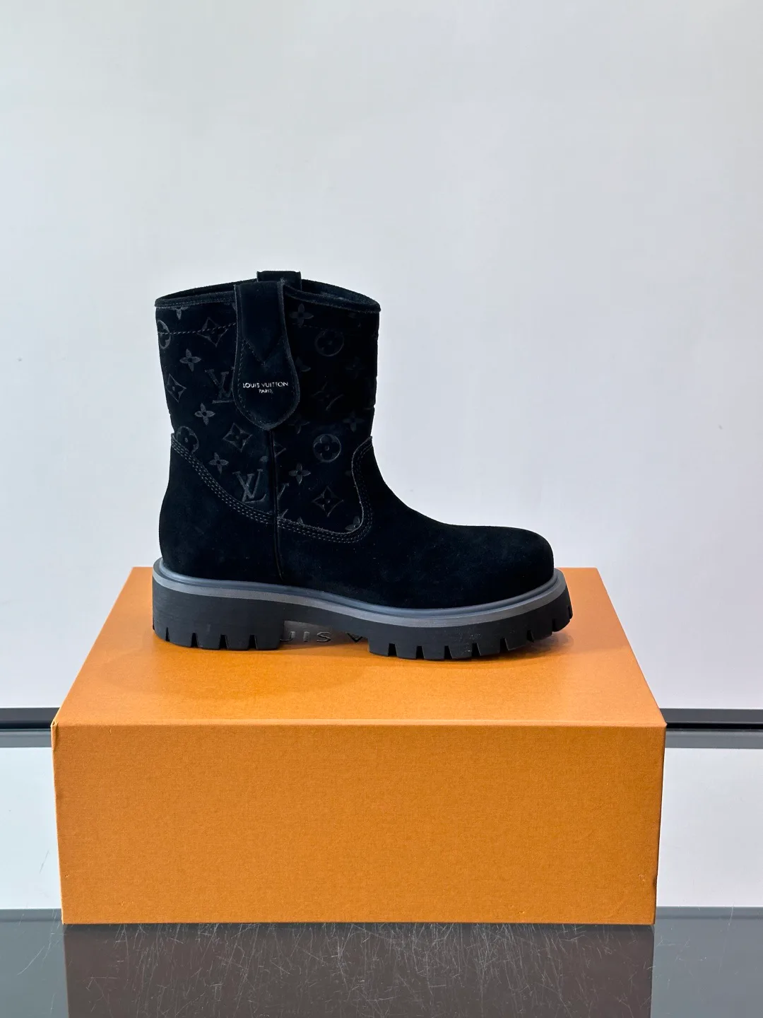 Men's Ankle Boots LOUIS VUITTON 18102793