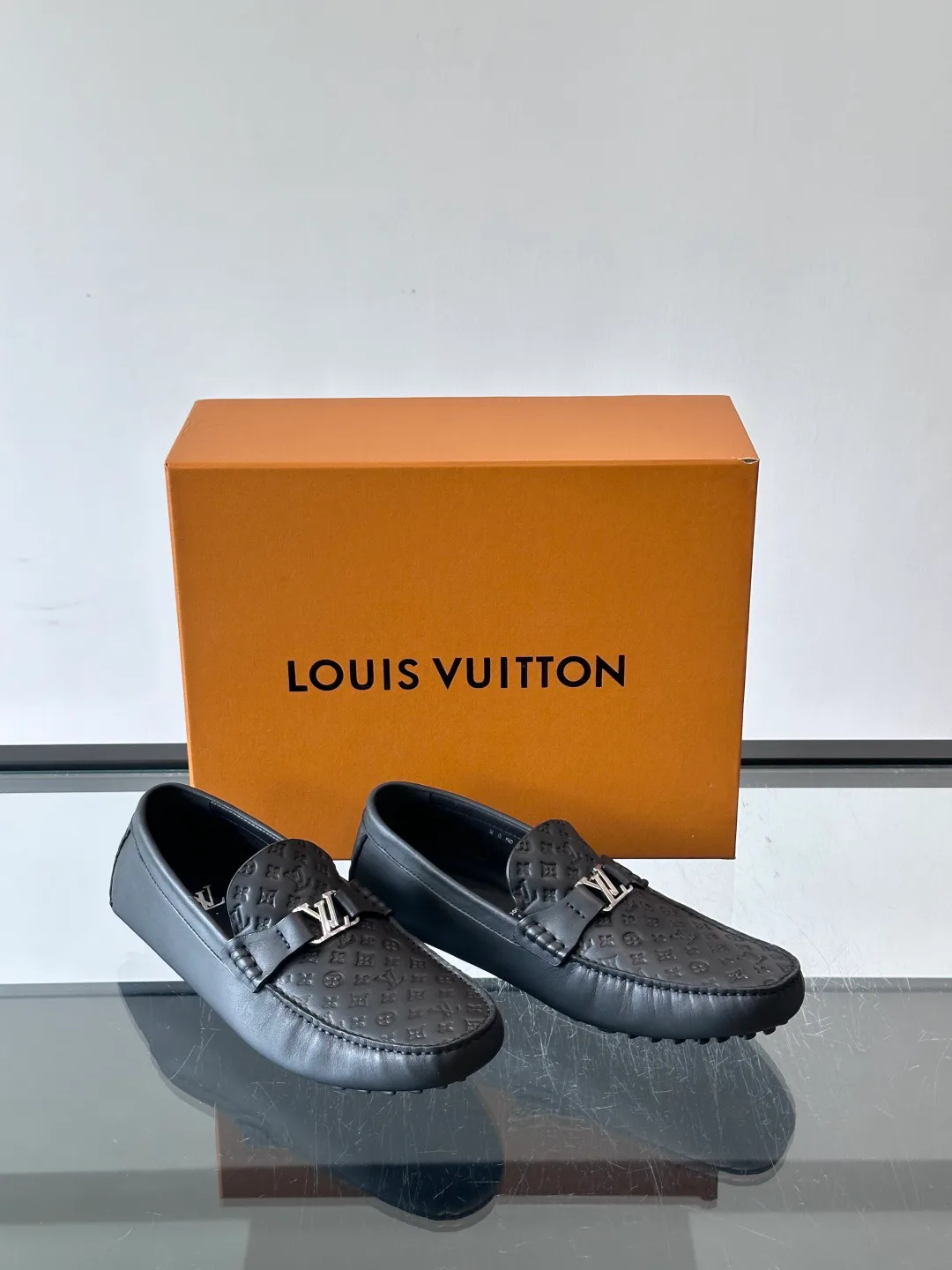 Men's Loafers And Dress Shoes LOUIS VUITTON 17646141