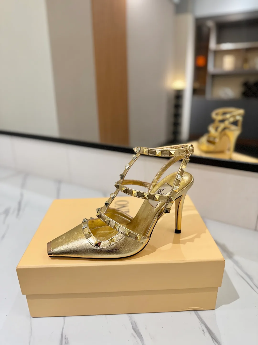 Women's Open-Toe Sandals VALENTINO 17366650