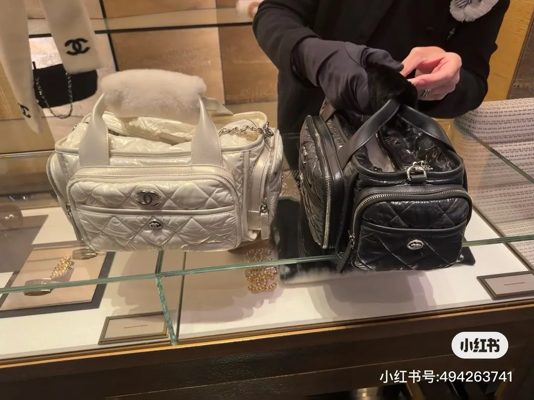 Women's Classic Handbags CHANEL 18065742