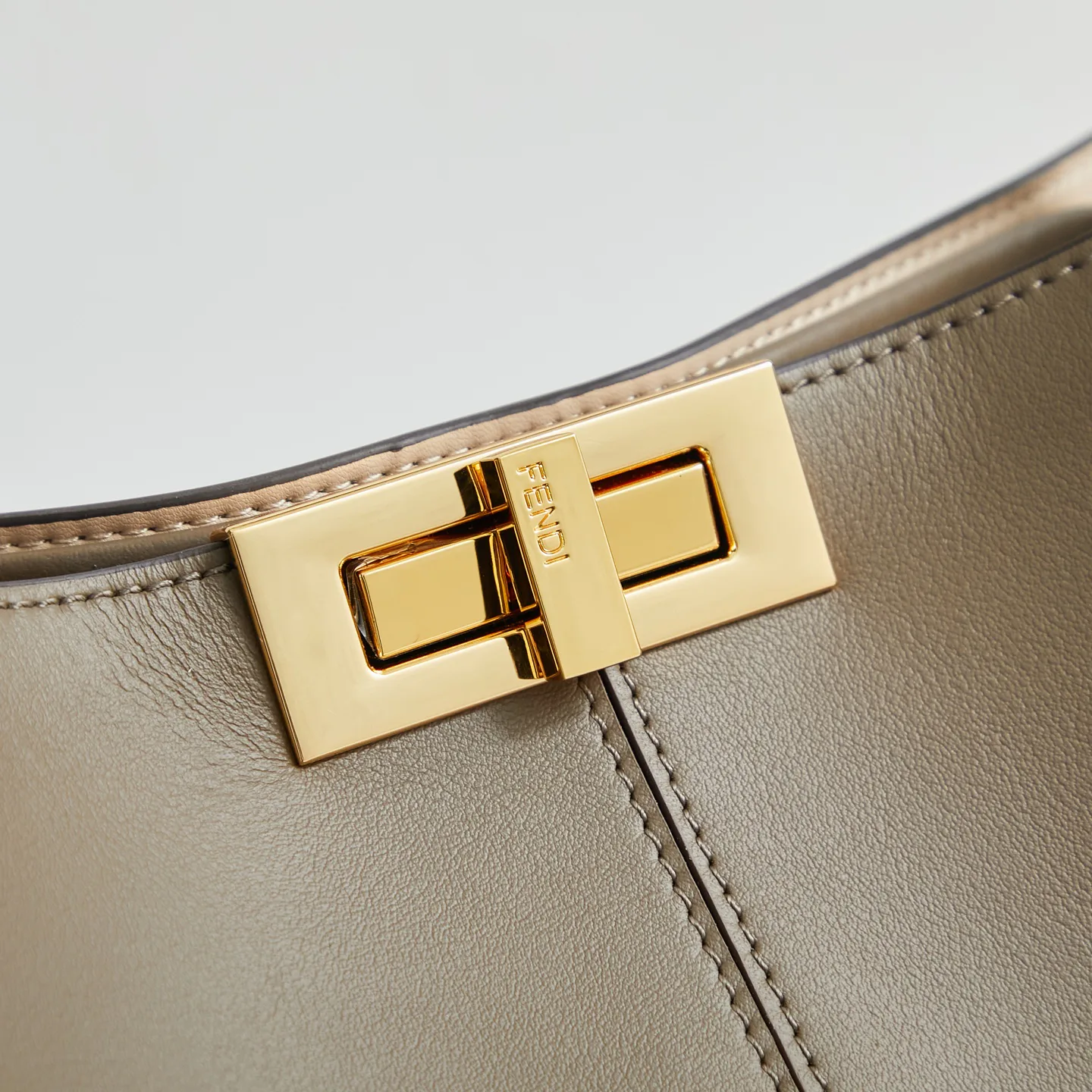 Women's Classic Handbags FENDI 17941557