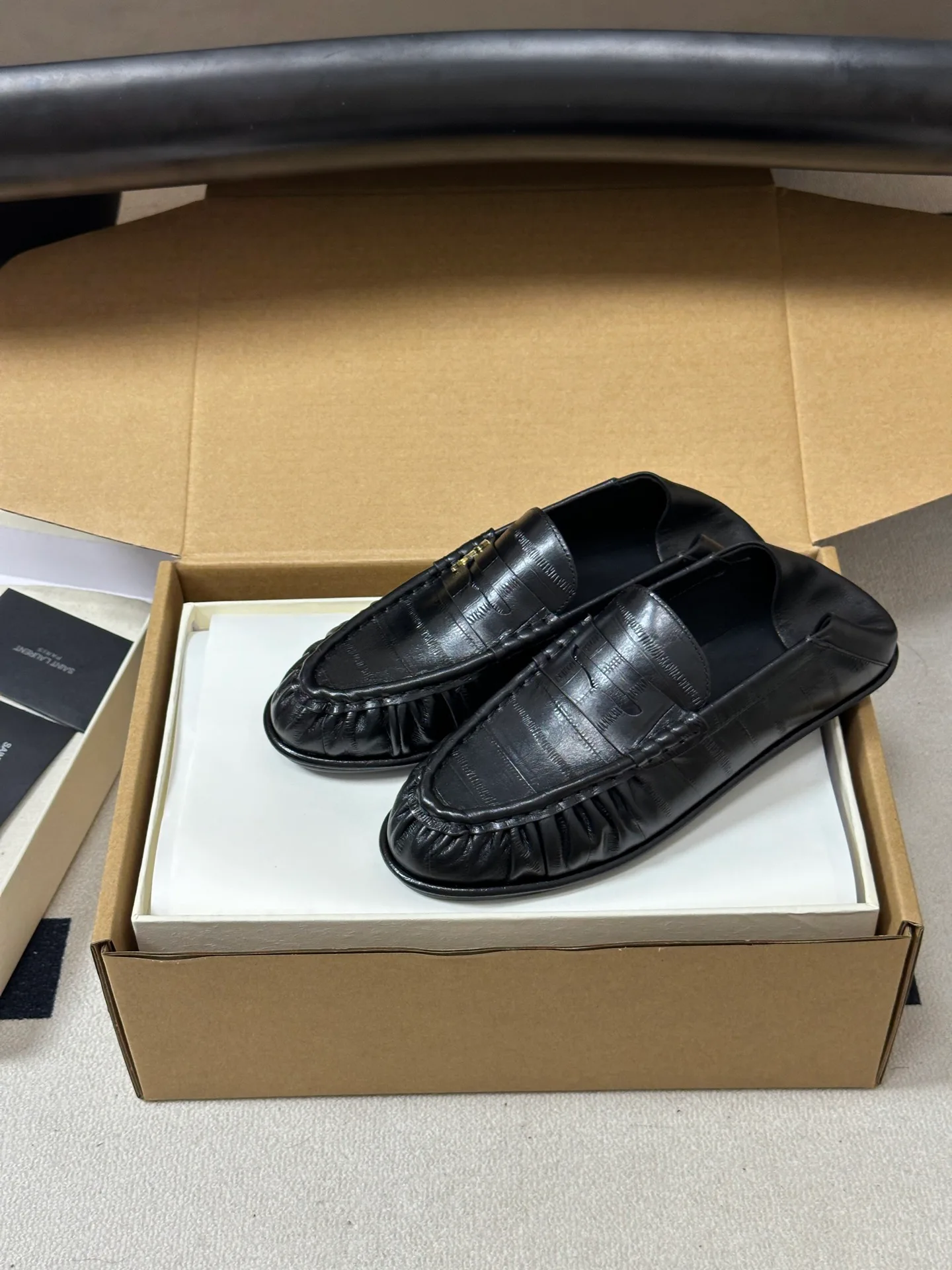 Women's Loafers And Moccasins SAINT LAURENT 18049116