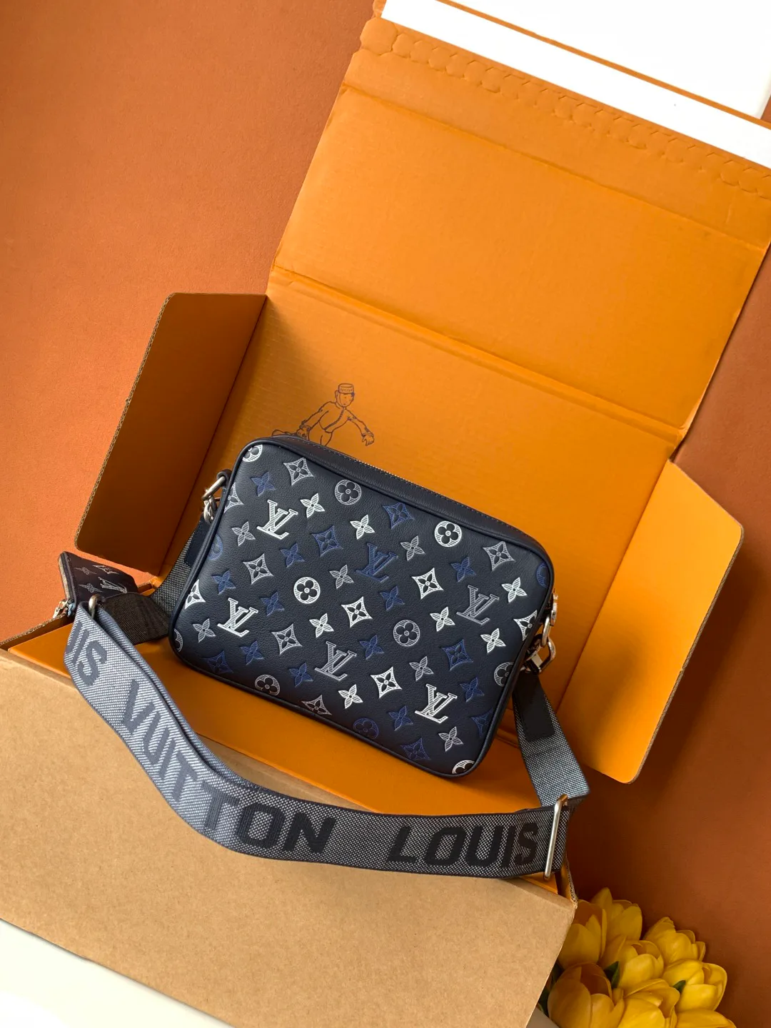 Women's Shoulder Bags LOUIS VUITTON 18520900