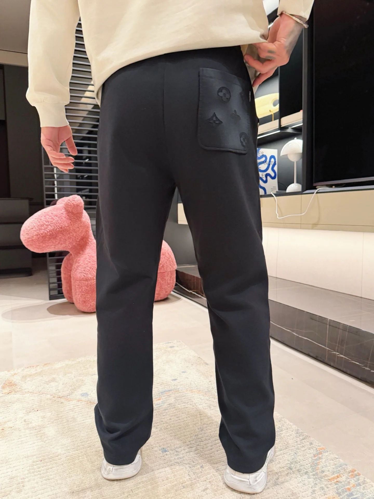 Men's Trousers LOUIS VUITTON 18499702