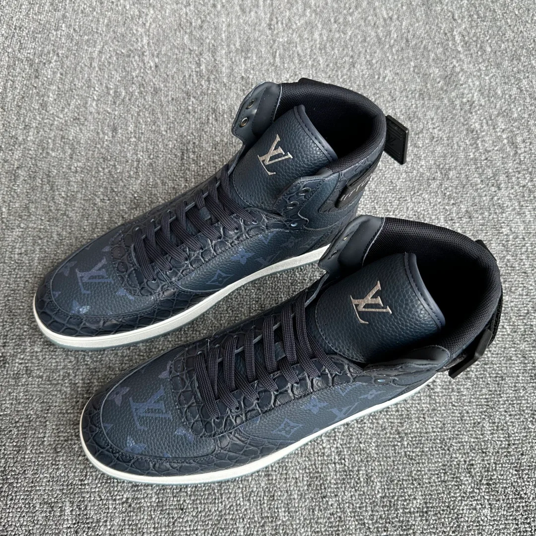Men's Sneakers LOUIS VUITTON 18445302