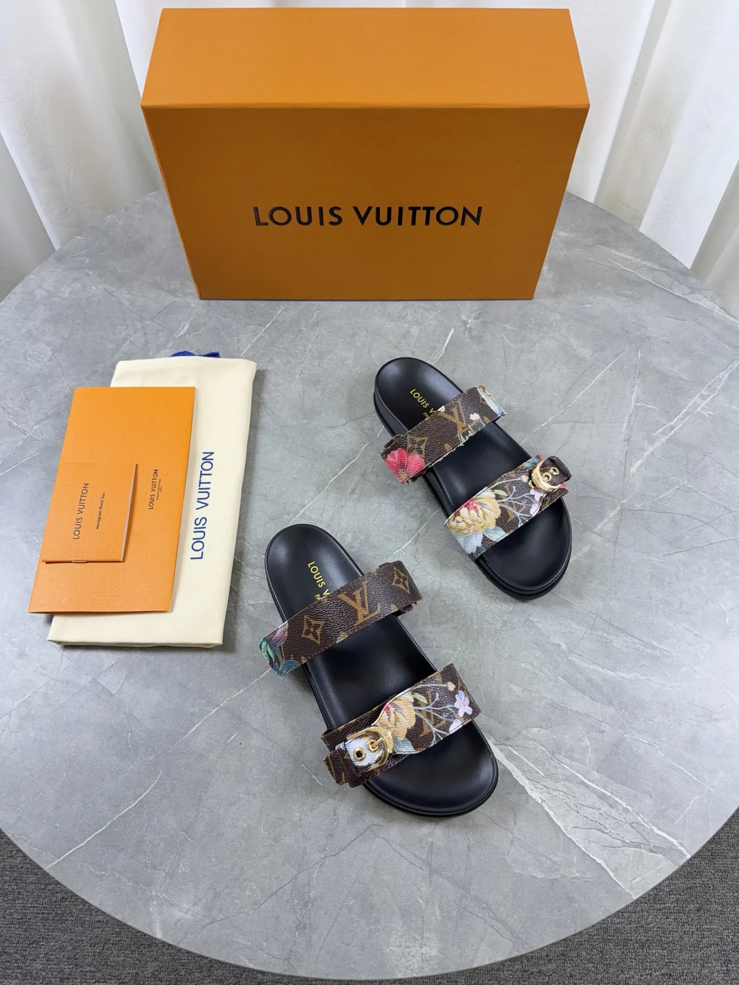 Women's Flip-Flops LOUIS VUITTON 17803870