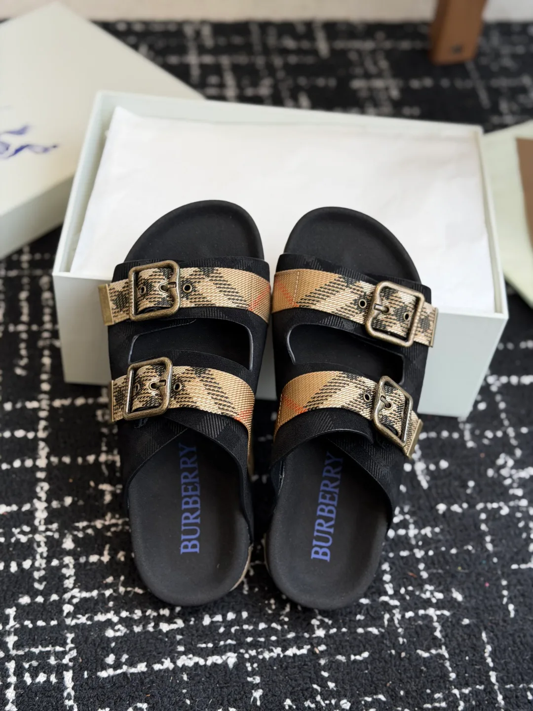 Women's Flip-Flops BURBERRY 17075329