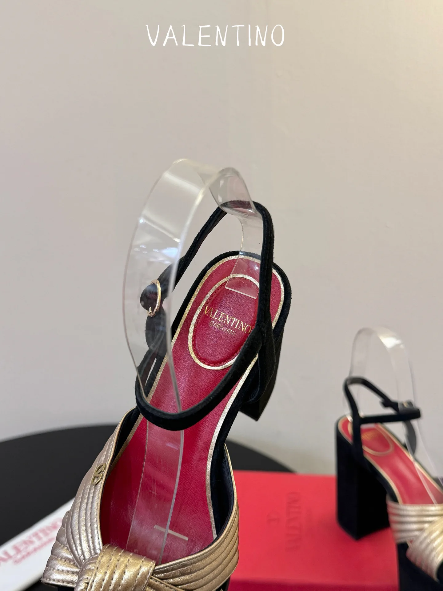 Women's Open-Toe Sandals VALENTINO 17396963