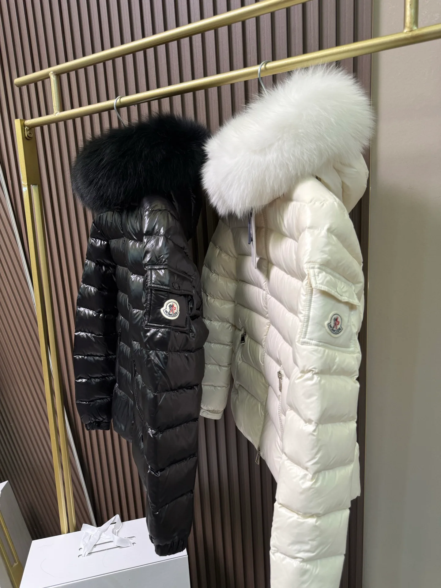 Women's Jackets And Down Jackets MONCLER 17899287