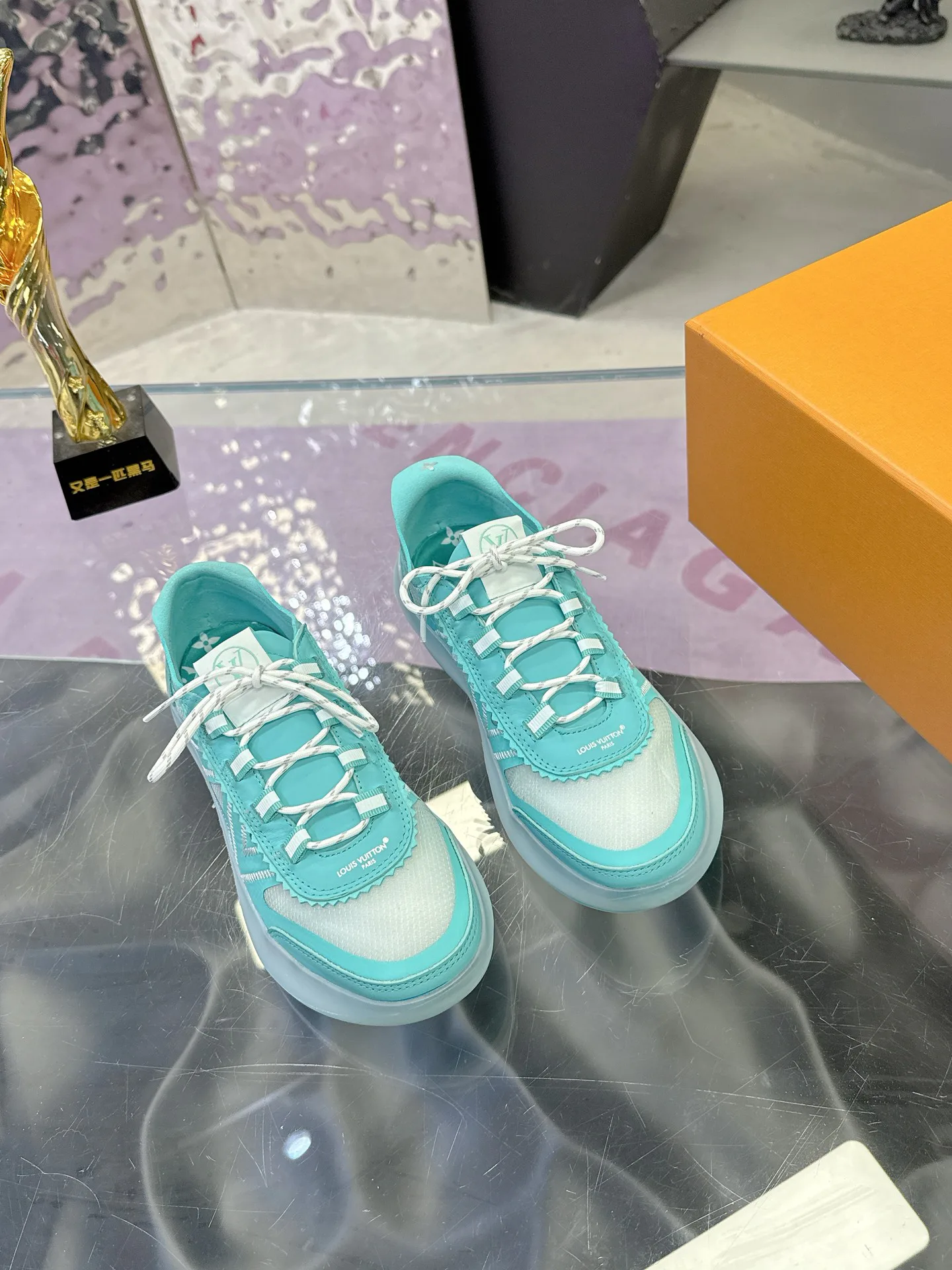 Women's Sneakers LOUIS VUITTON 17368547