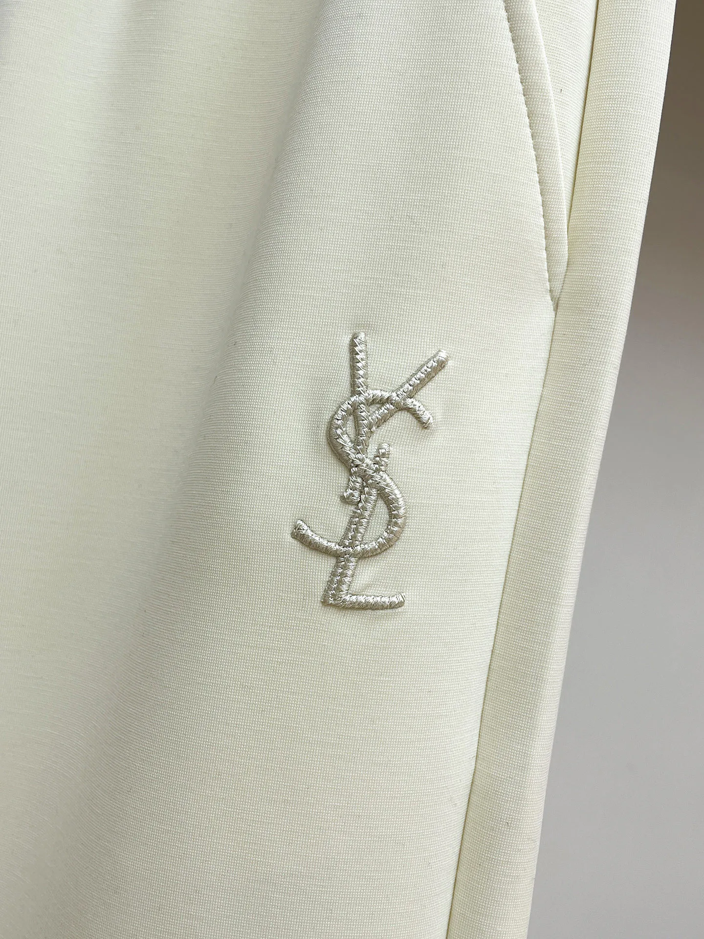 Men's Trousers SAINT LAURENT 18499622