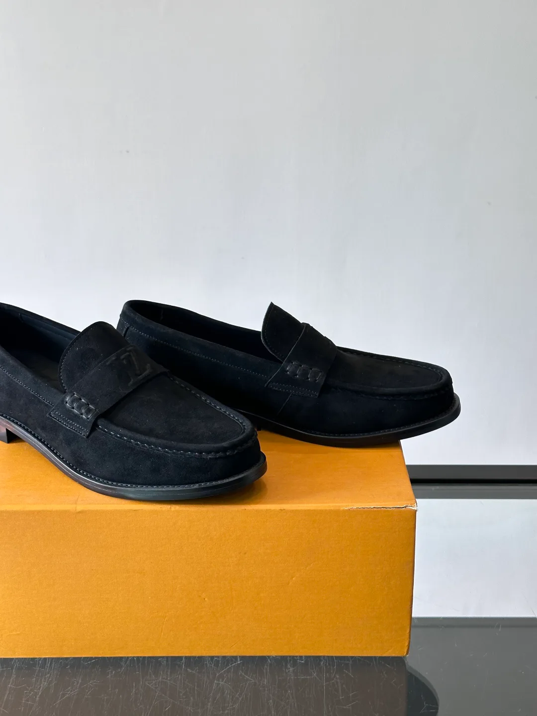 Men's Loafers And Dress Shoes LOUIS VUITTON 18101963
