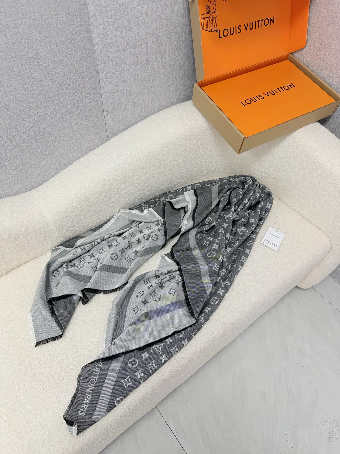 Scarves LOUIS VUITTON 18003377