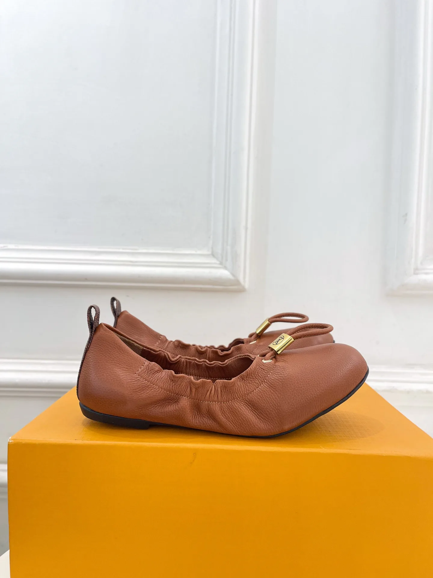 Women's Ballet Flats LOUIS VUITTON 17646563