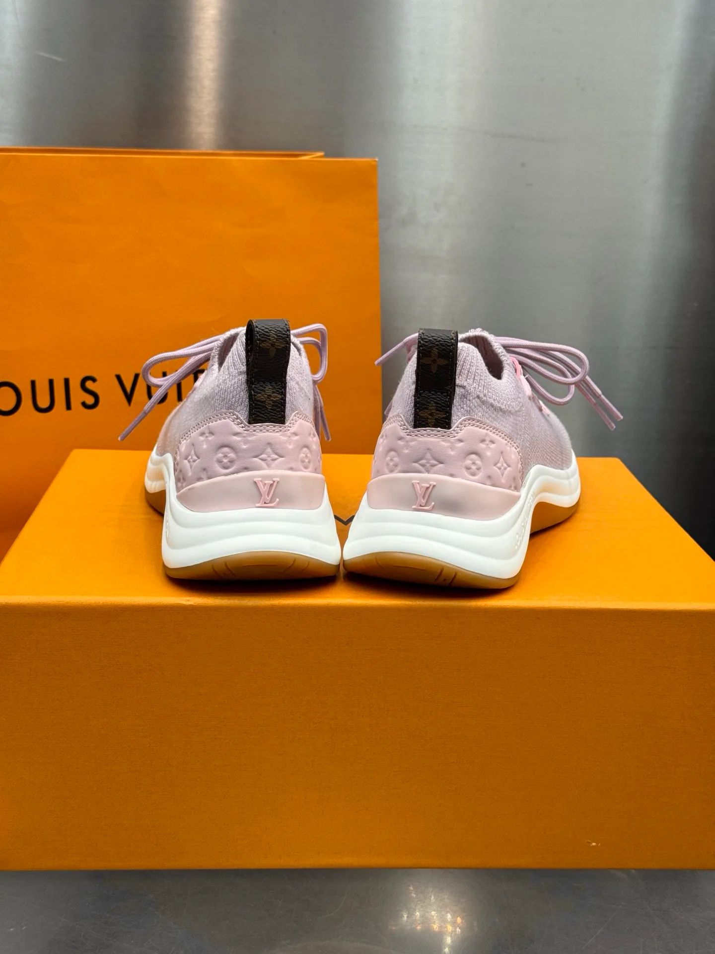 Women's Sneakers LOUIS VUITTON 18202474