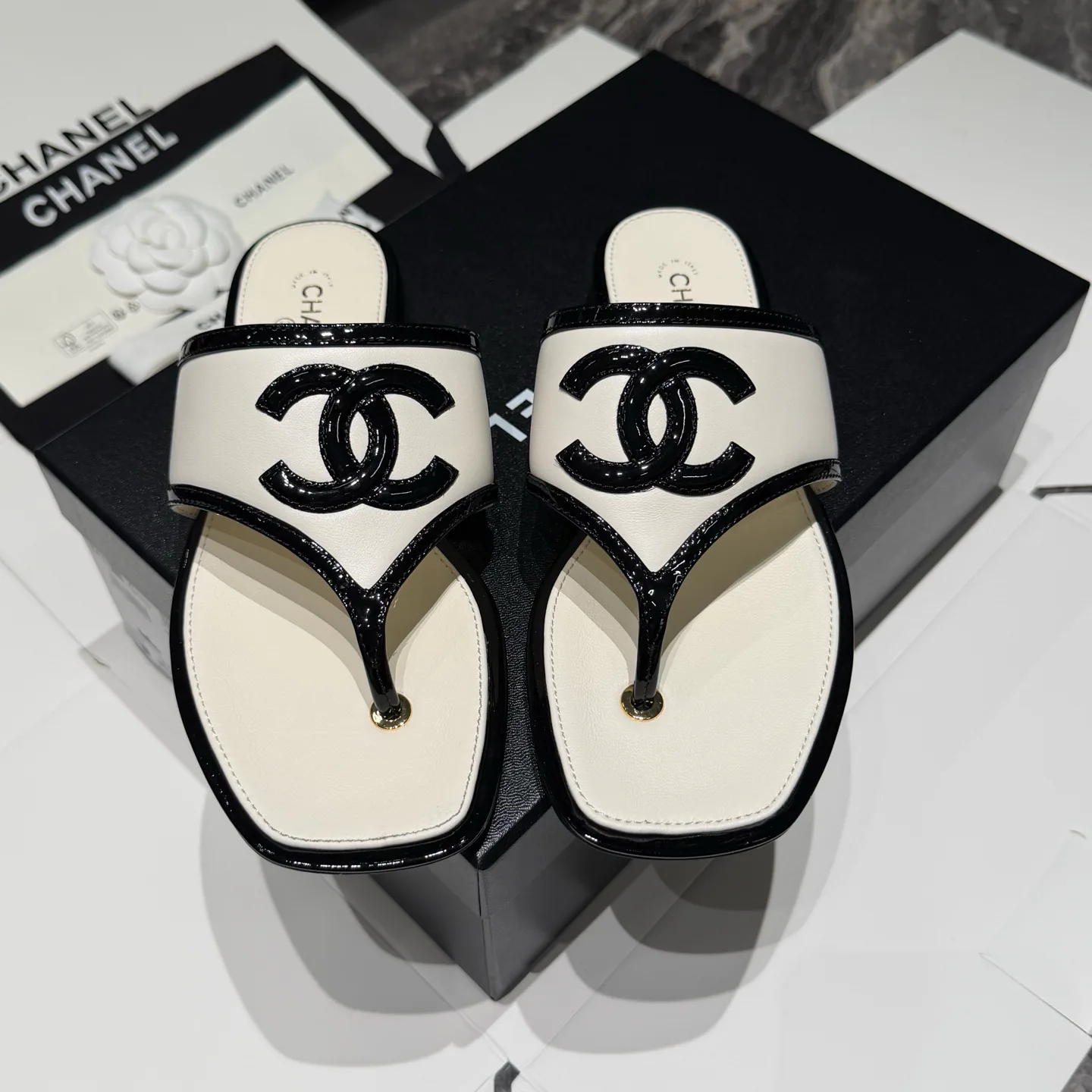 Women's Flip-Flops CHANEL 18121357