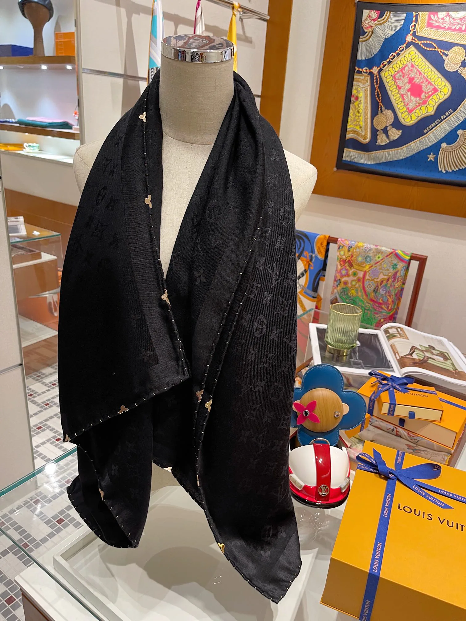 Scarves LOUIS VUITTON 17754368