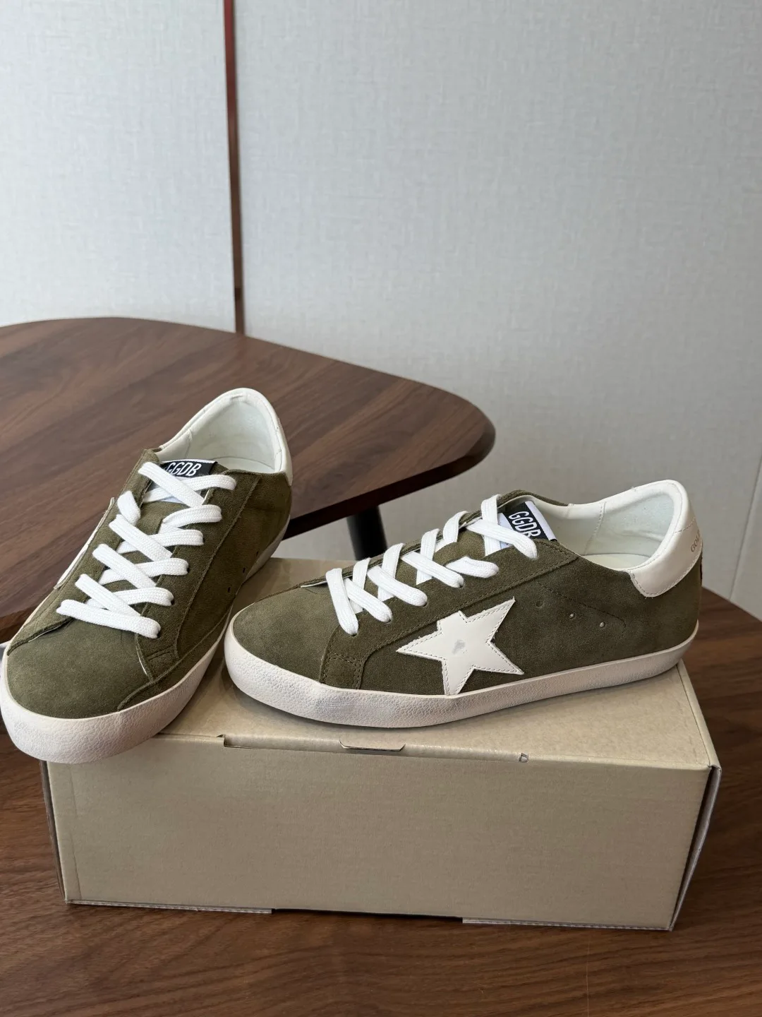 Women's Sneakers GOLDEN GOOSE 18146569