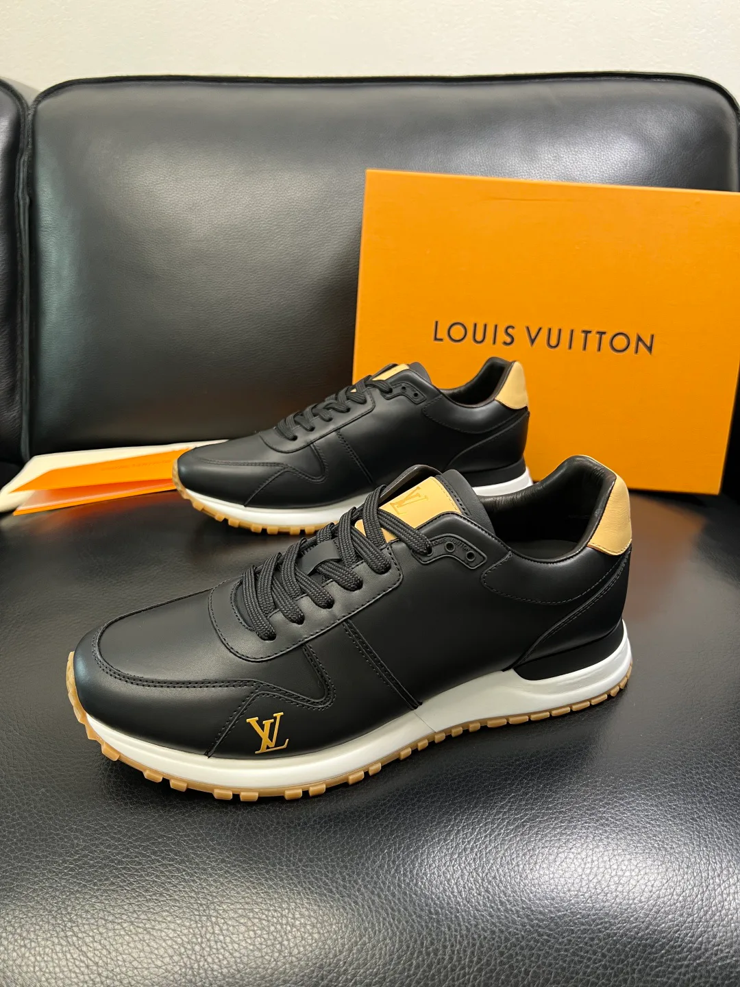 Men's Sneakers LOUIS VUITTON 18103428