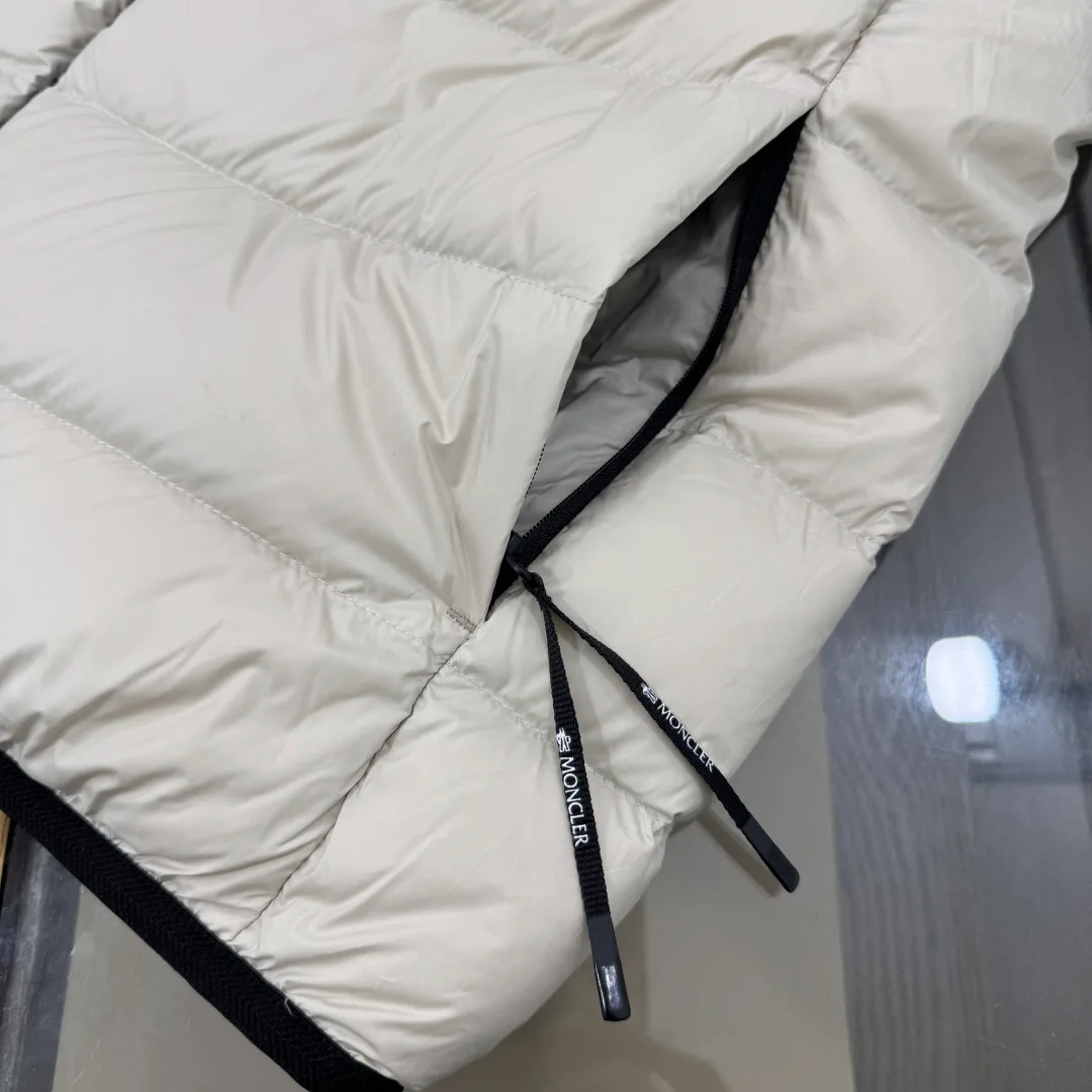 Women's Vests MONCLER 18001990