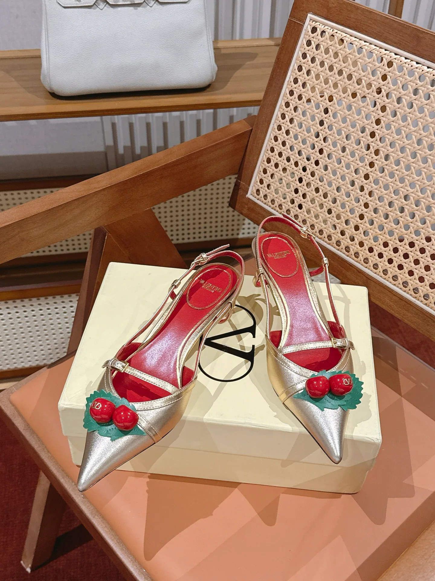 Women's Open-Toe Sandals VALENTINO 17665580