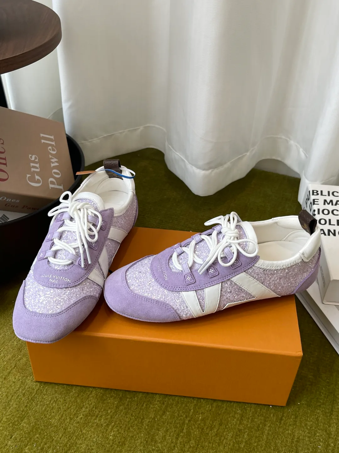 Women's Sneakers LOUIS VUITTON 18121032