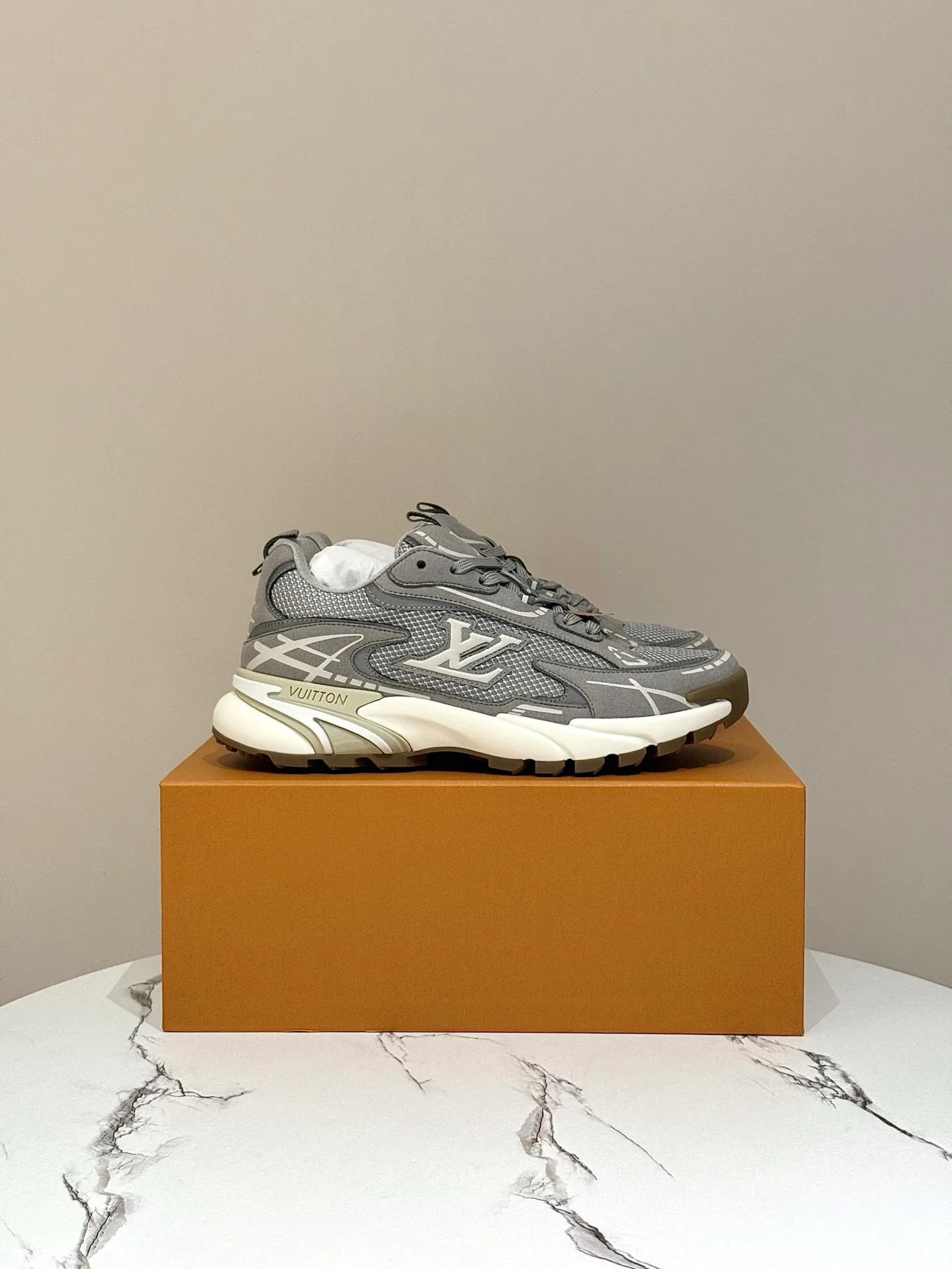 Women's Sneakers LOUIS VUITTON 17872792