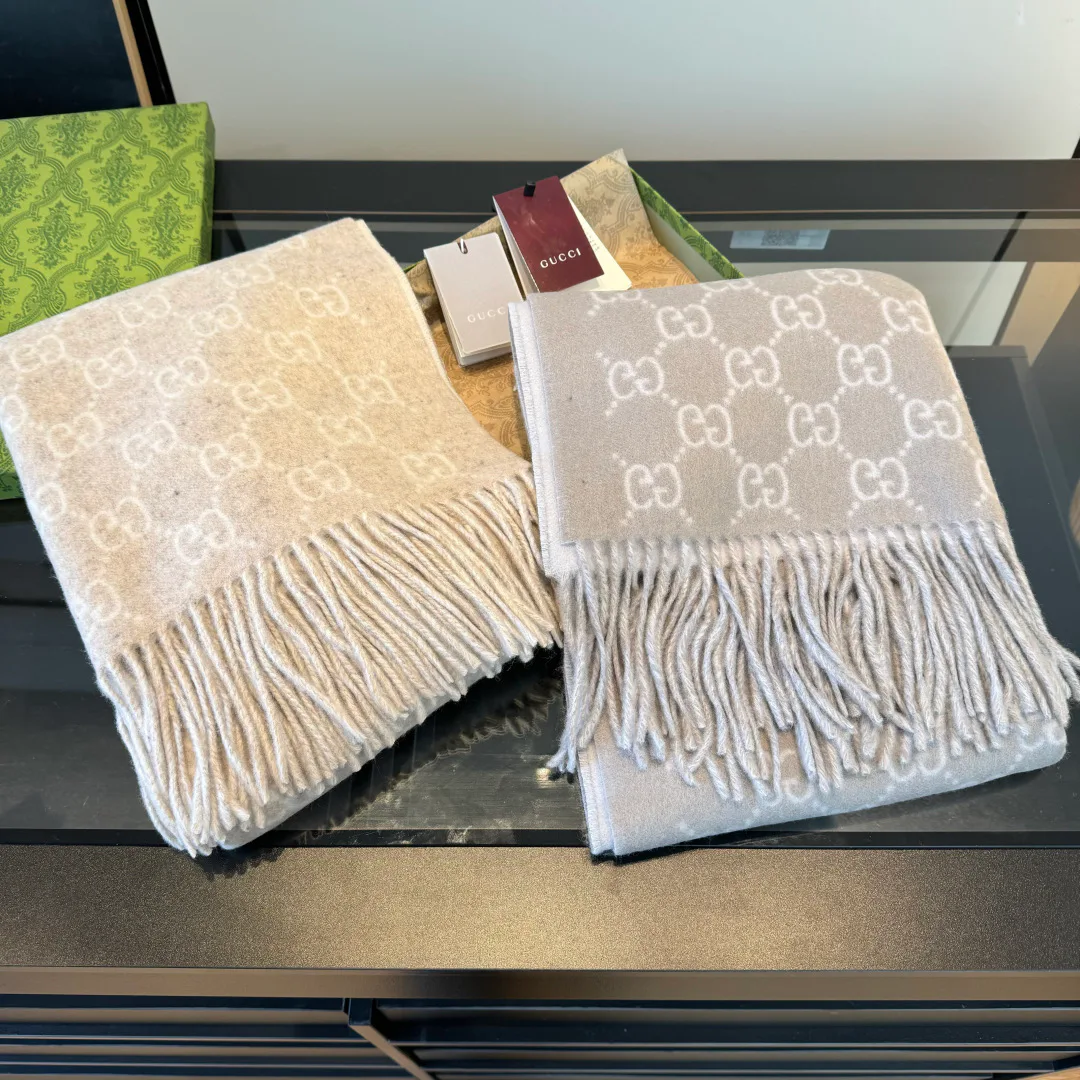 Scarves GUCCI 18104889