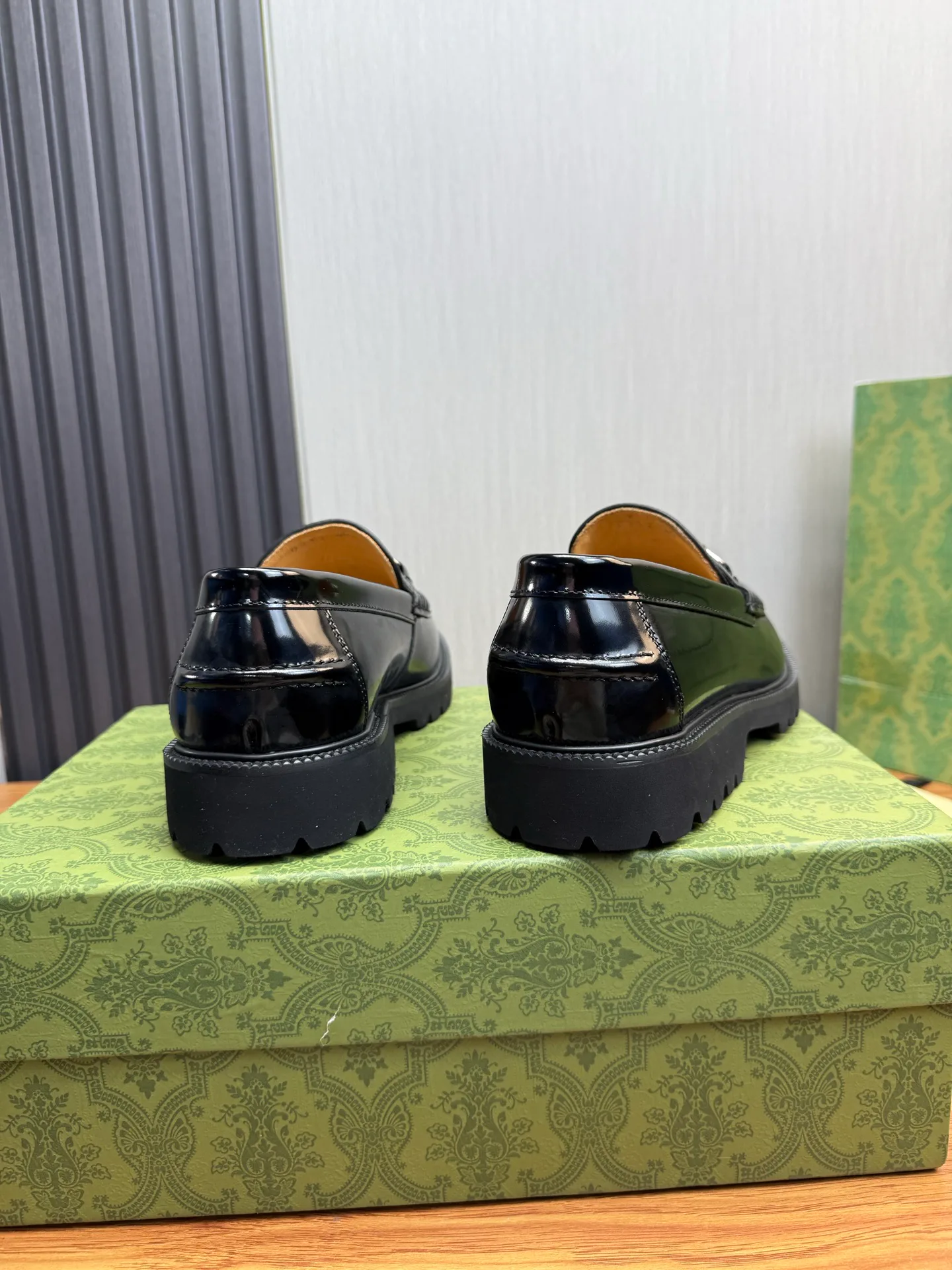 Men's Loafers And Dress Shoes GUCCI 17851632