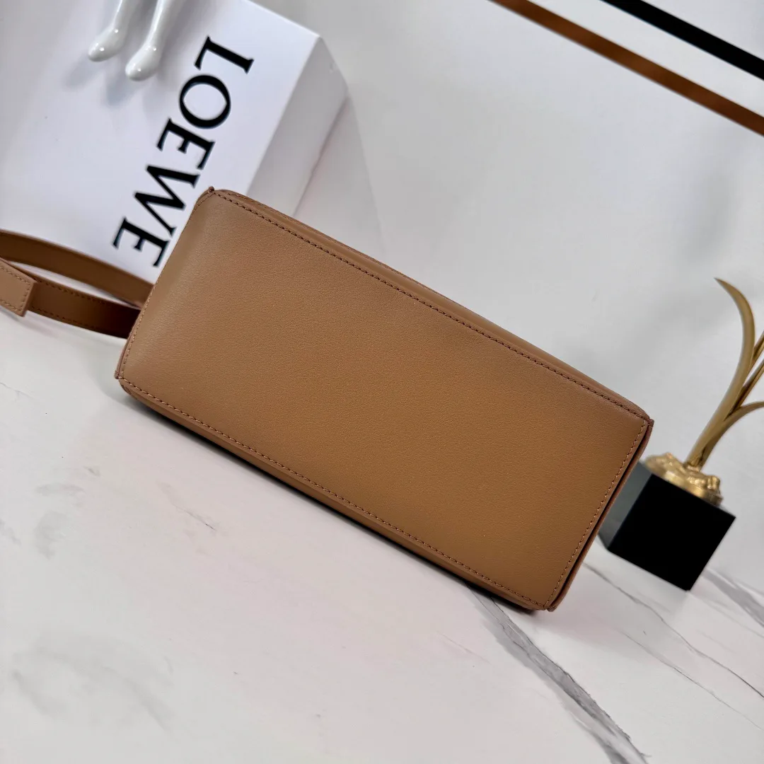 Классические Сумки Женские Loewe 18634782