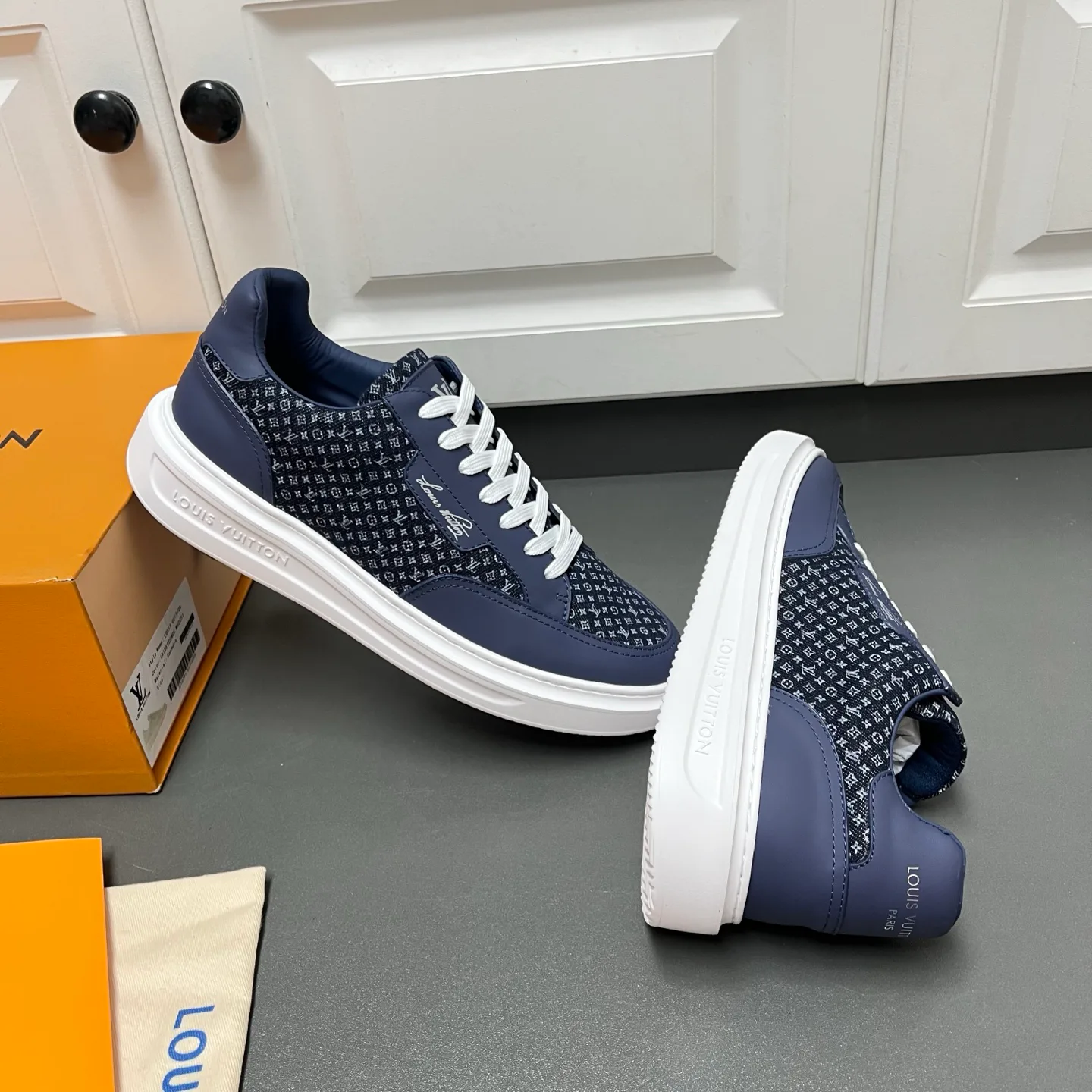 Men's Sneakers LOUIS VUITTON 18500168