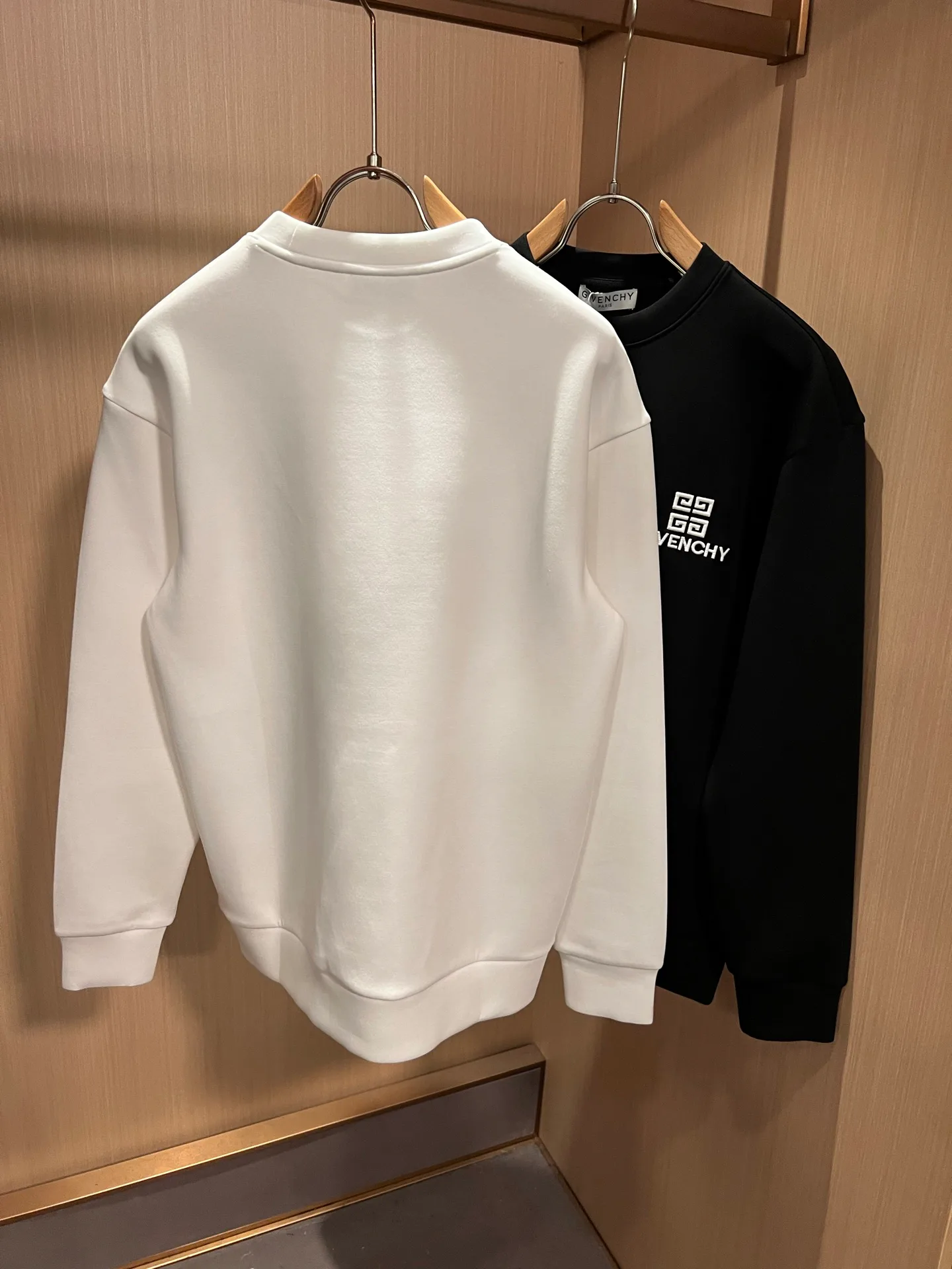 Men's Sweatshirts And Hoodies GIVENCHY 18519644