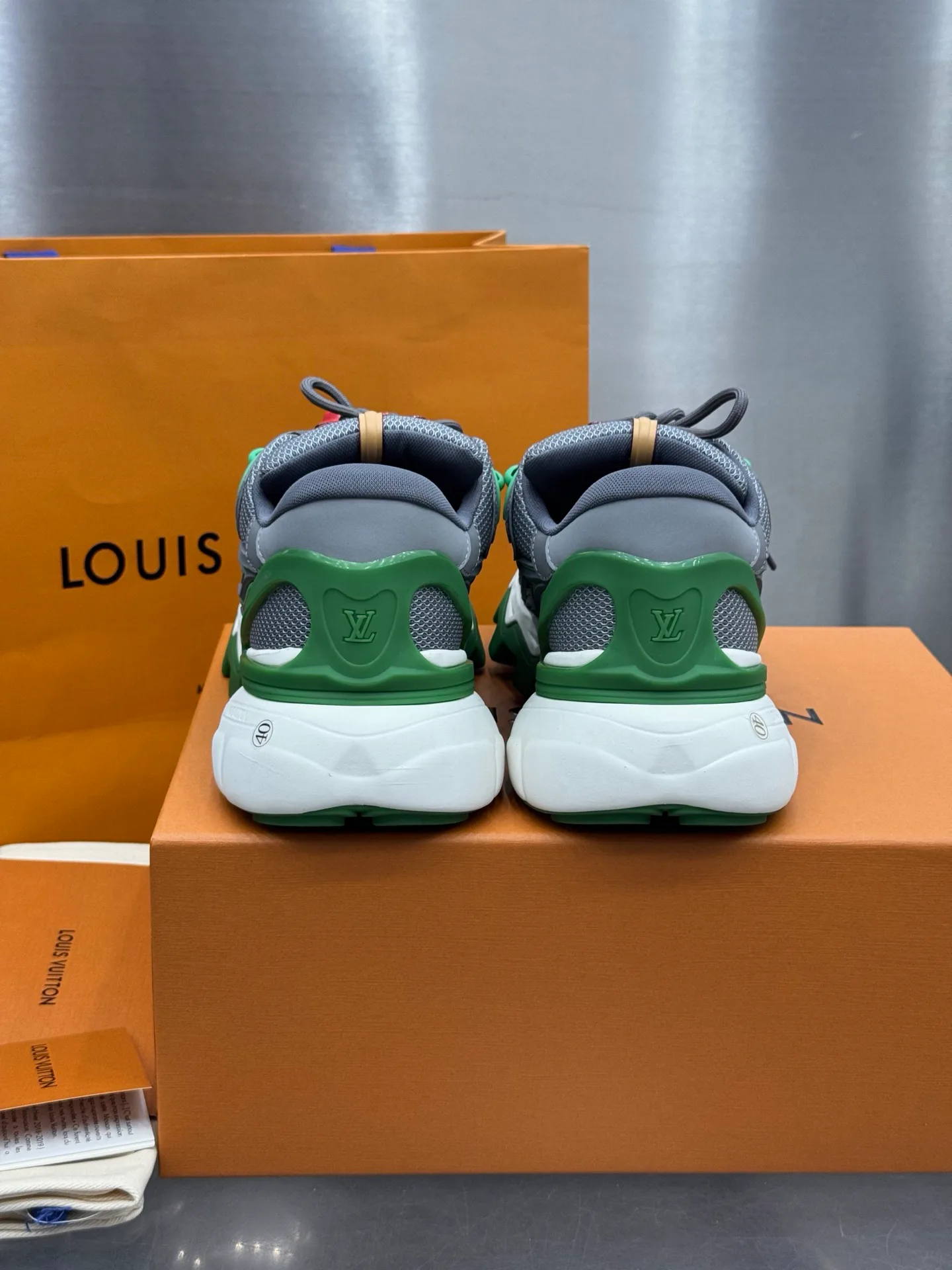 Men's Sneakers LOUIS VUITTON 18202621