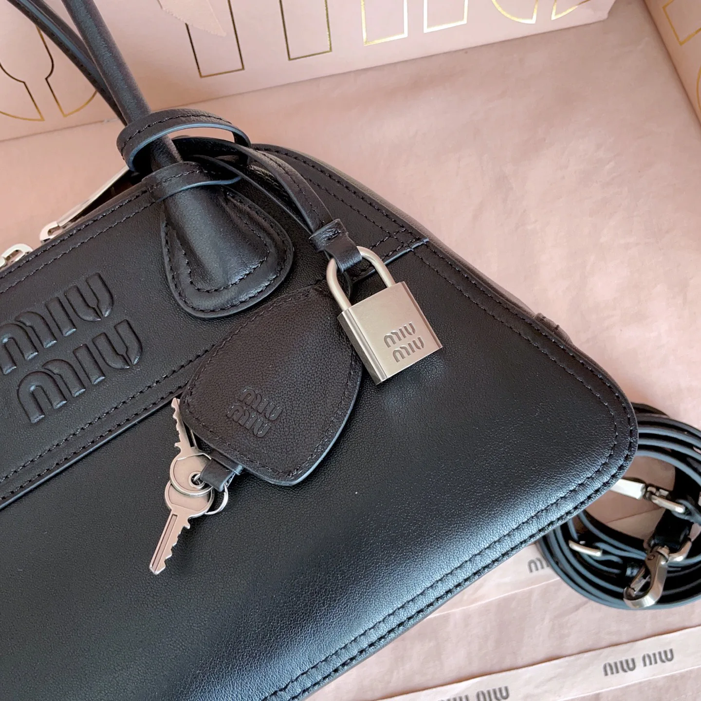 Классические Сумки Женские Miu Miu 18602459