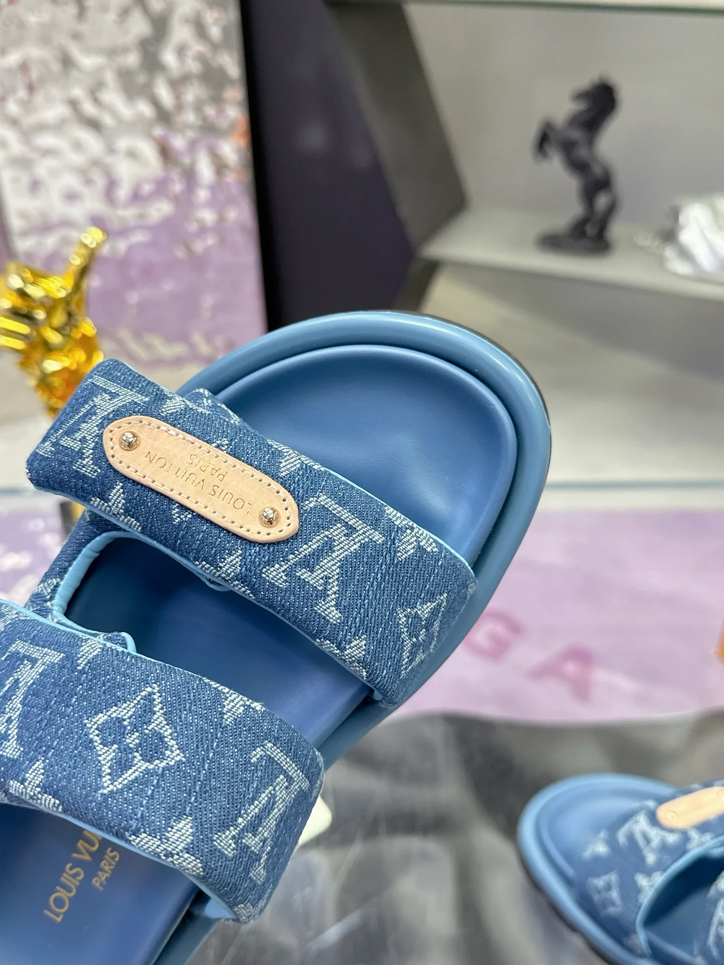 Women's Flip-Flops LOUIS VUITTON 17530463