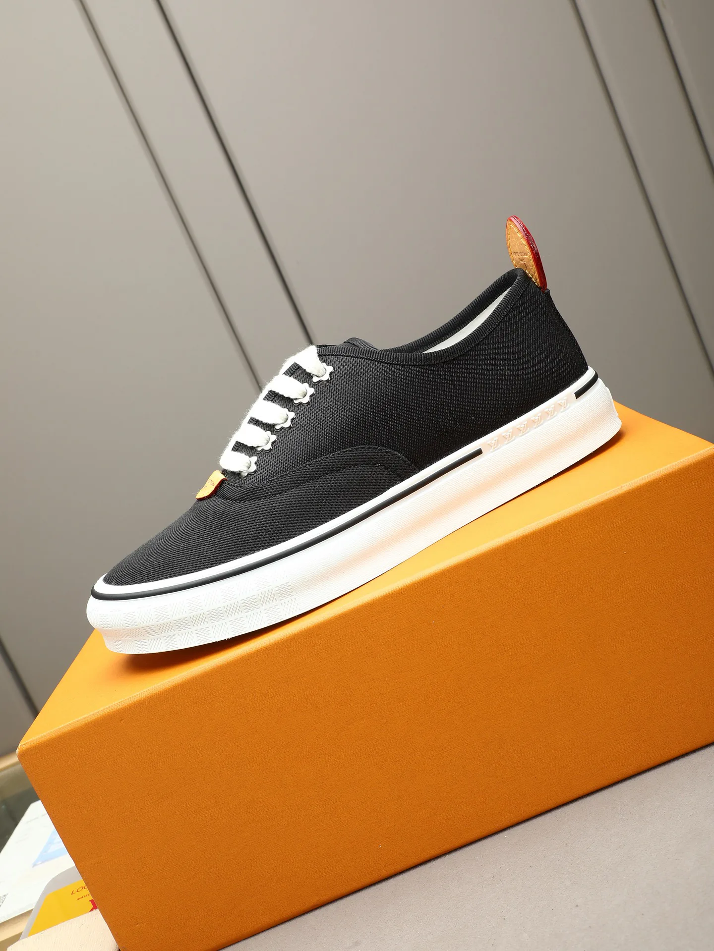 Women's Sneakers LOUIS VUITTON 17947254