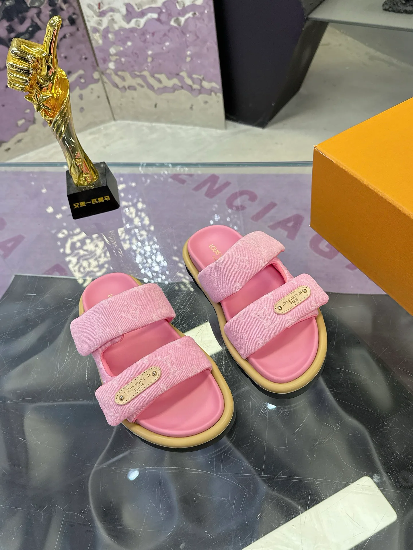 Women's Flip-Flops LOUIS VUITTON 17530465