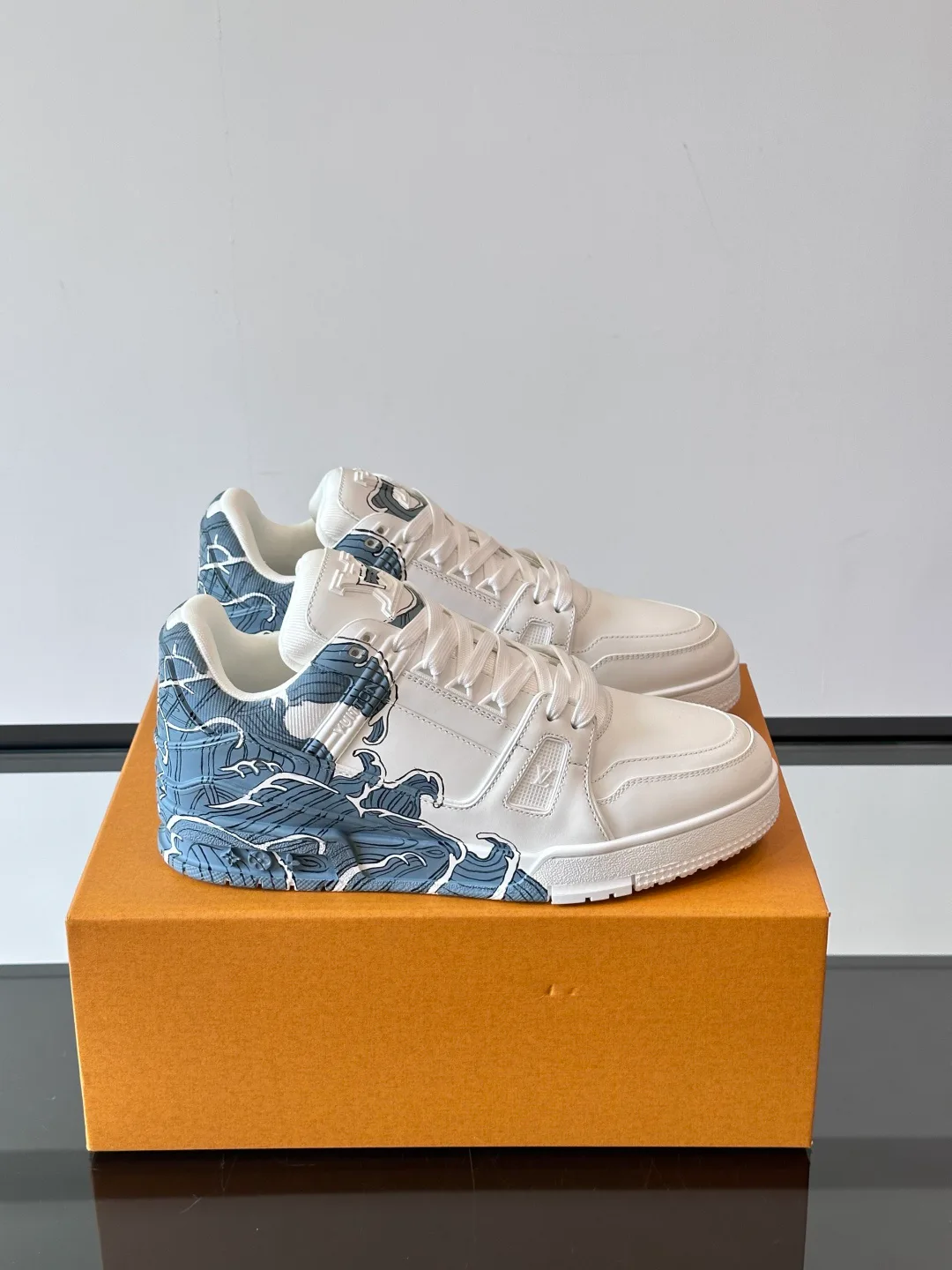 Women's Sneakers LOUIS VUITTON 18321751