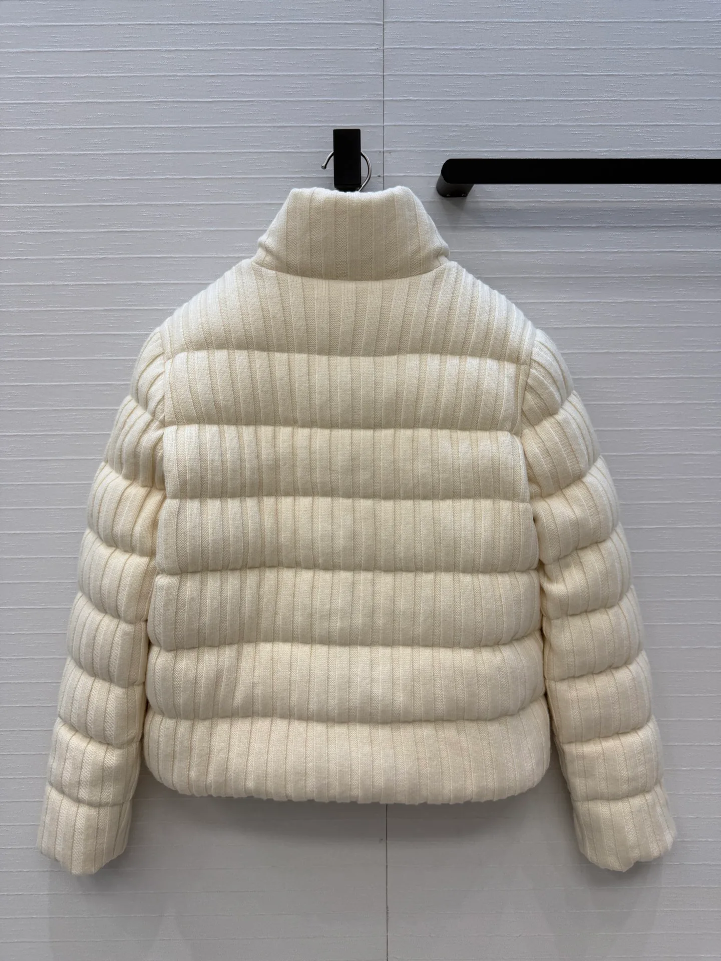 Women's Jackets And Down Jackets MONCLER 18325195
