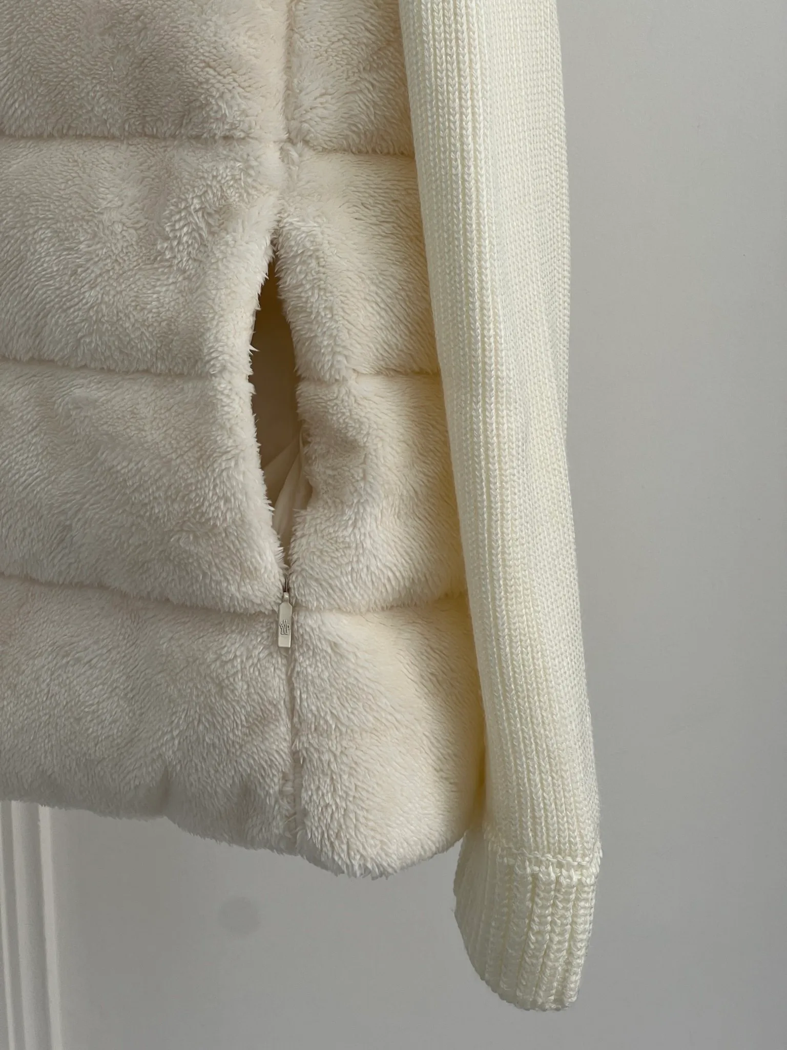 Women's Jackets And Down Jackets MONCLER 18416236