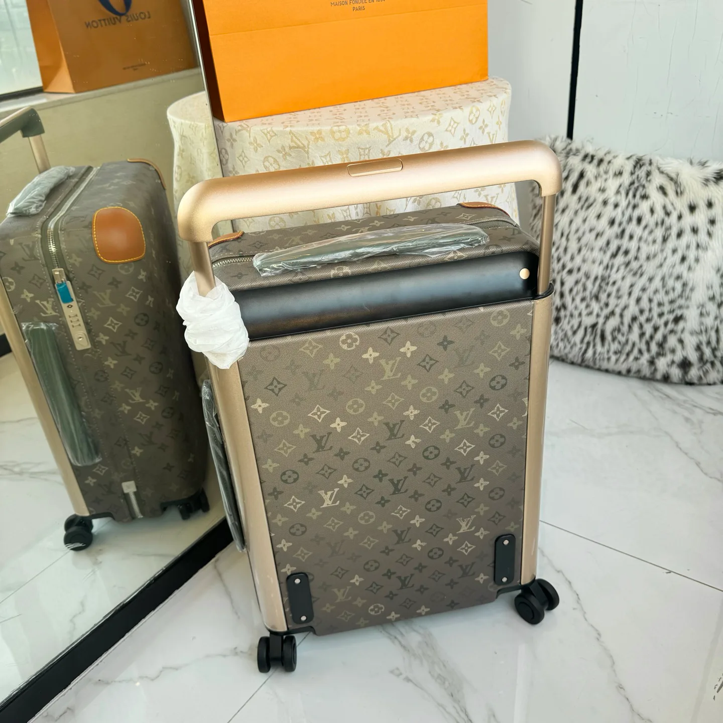 Suitcases LOUIS VUITTON 17675232