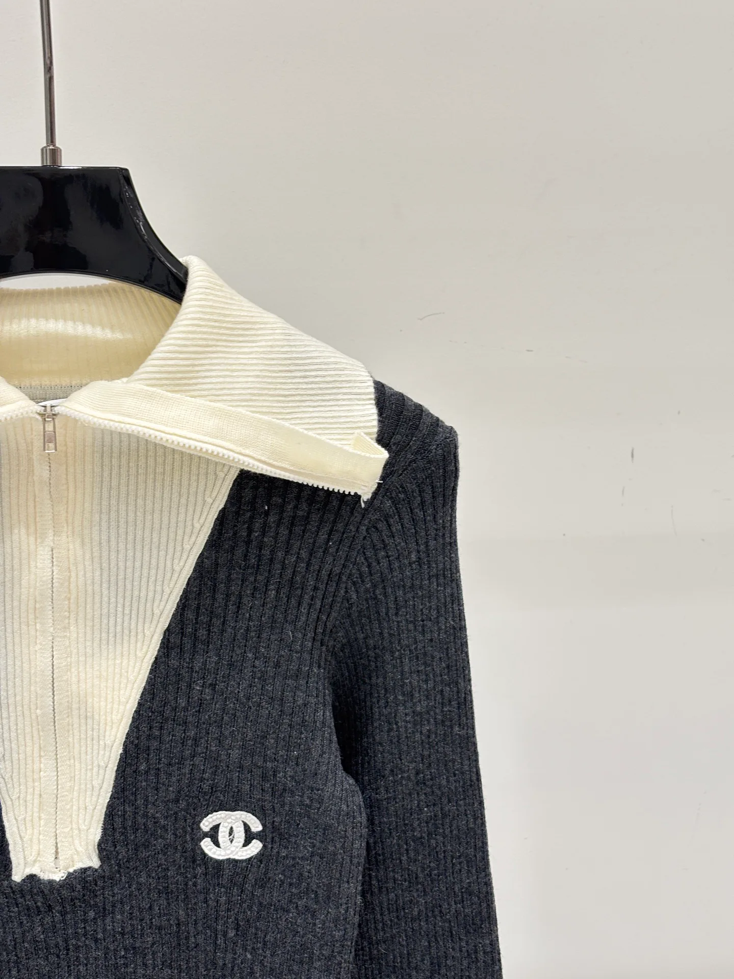Women's Jumpers And Sweaters CHANEL 18032687