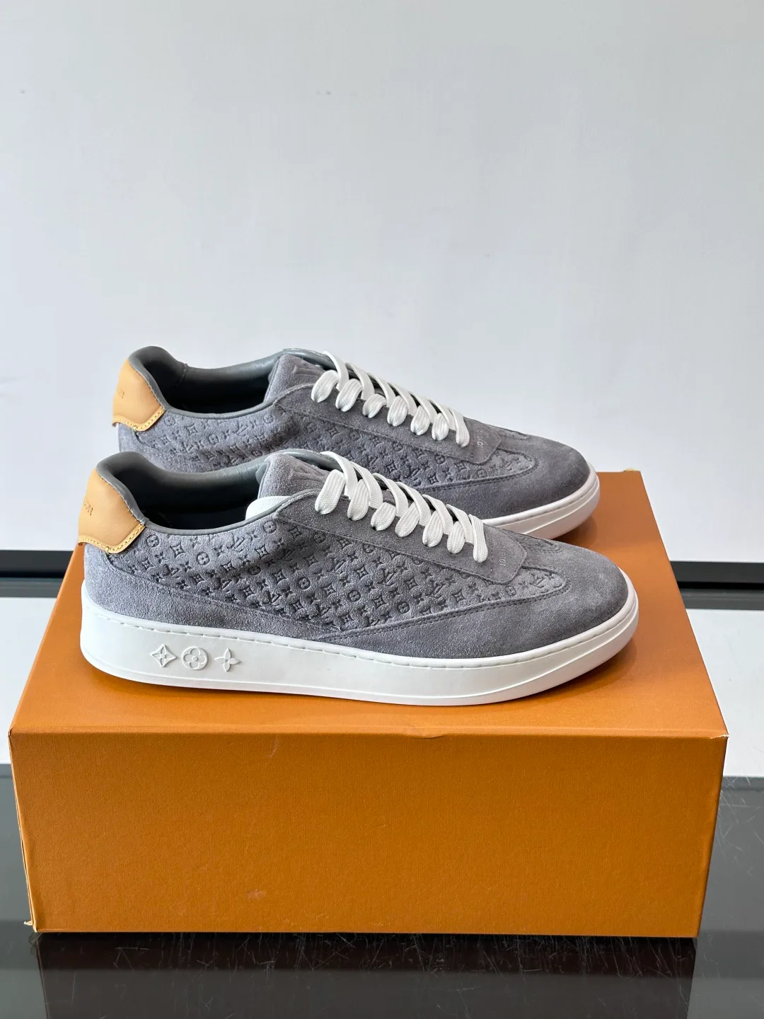 Men's Sneakers LOUIS VUITTON 17646127