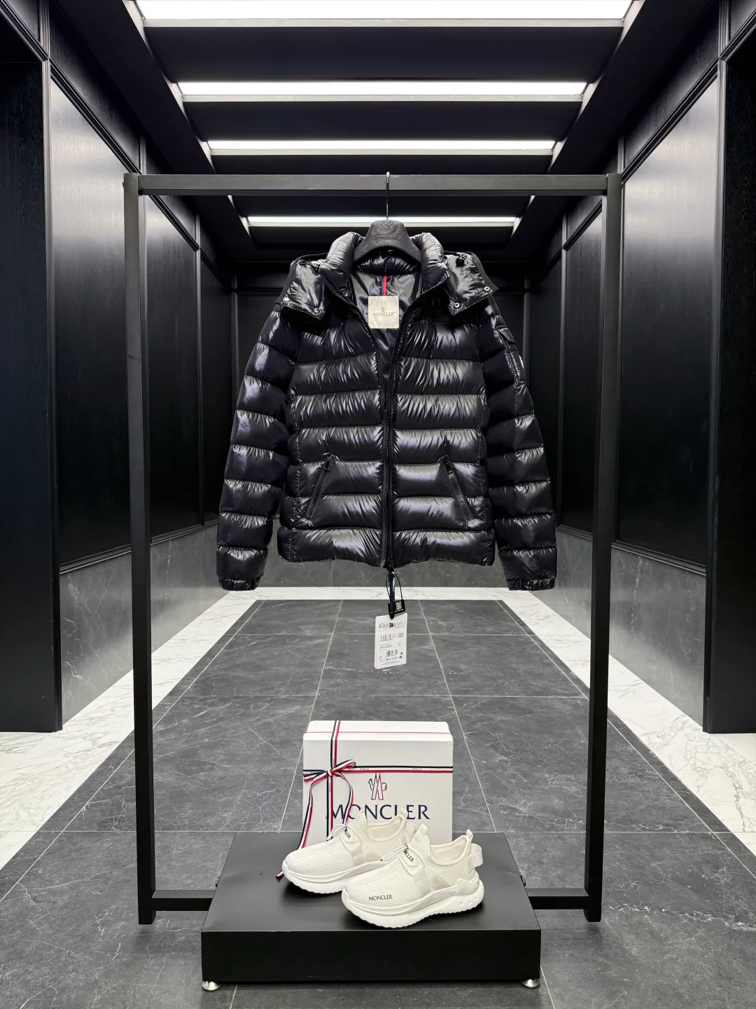 Men's Jackets And Down Jackets MONCLER 17897997