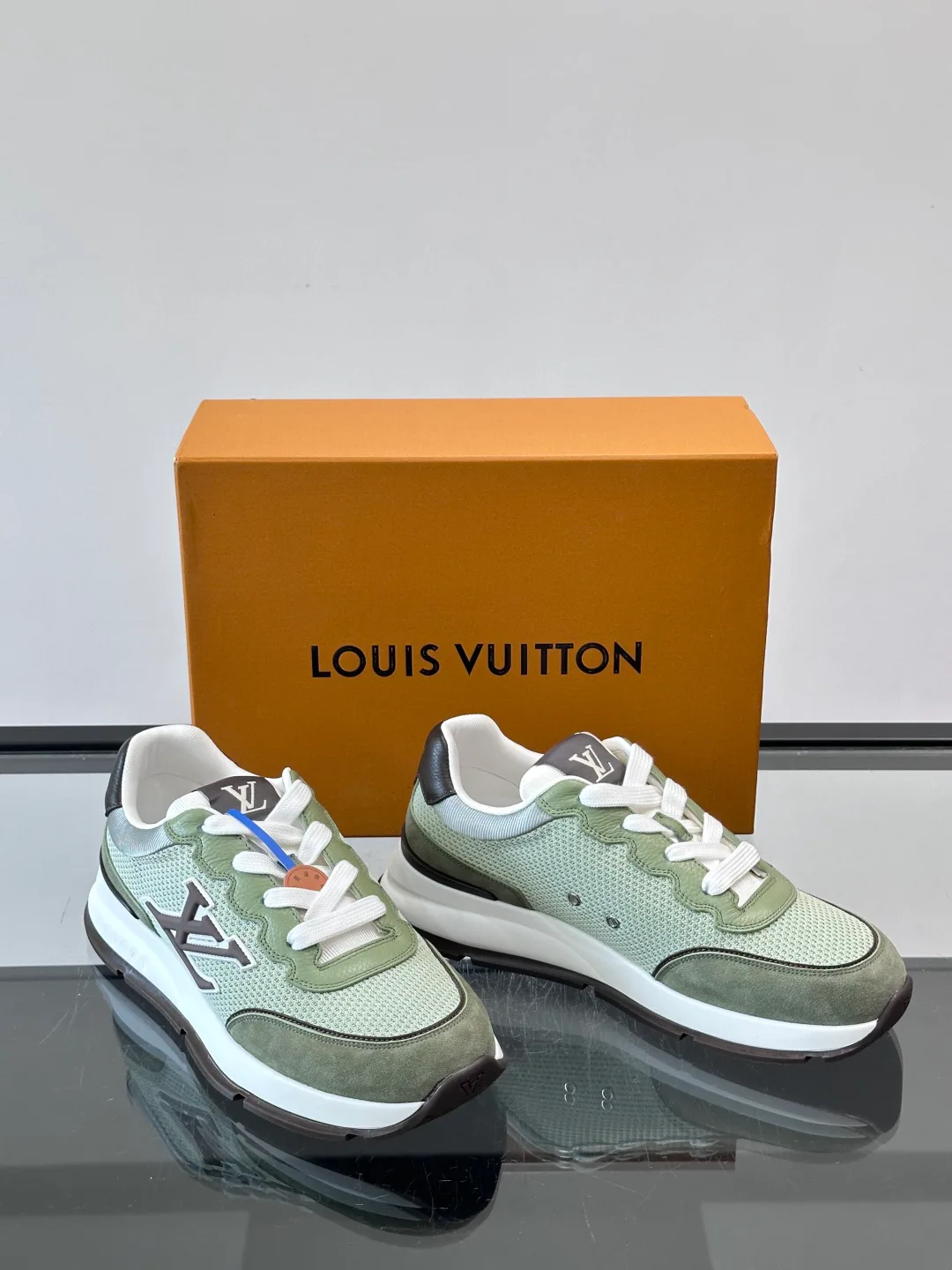 Men's Sneakers LOUIS VUITTON 18102413