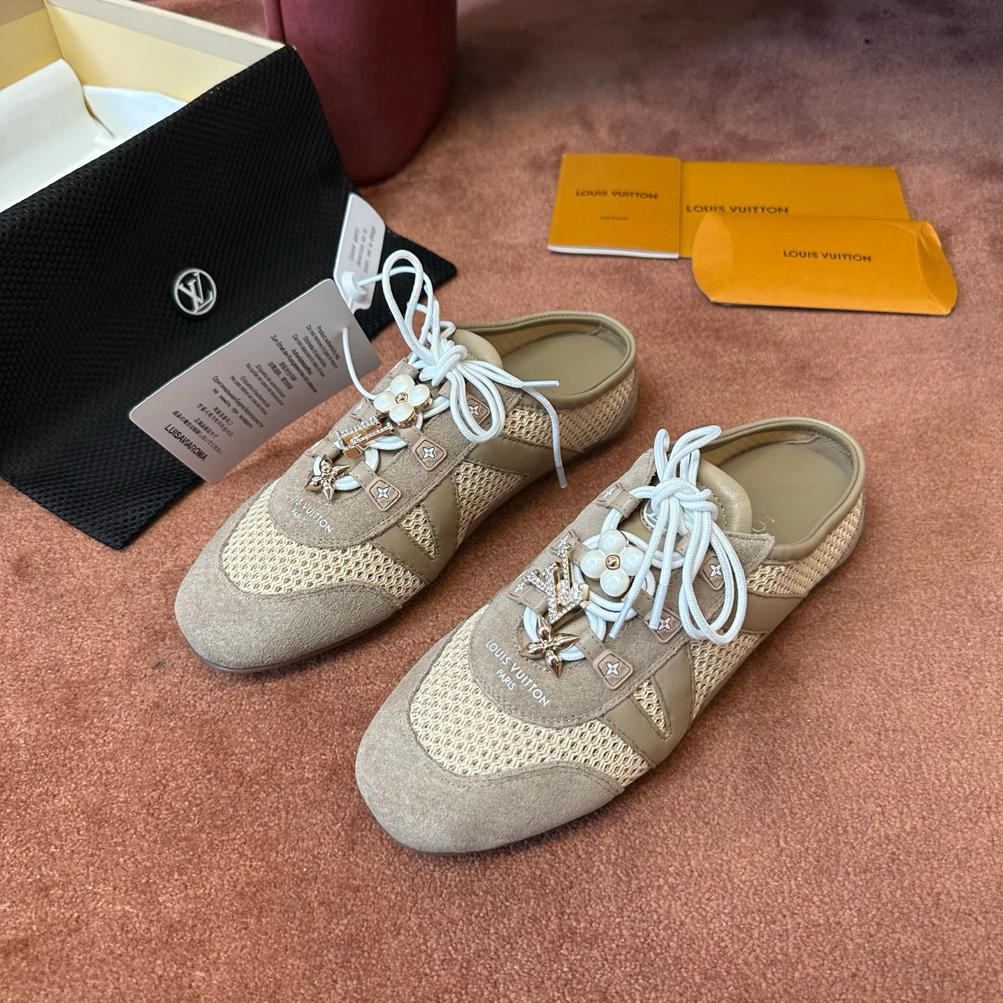 Women's Sneakers LOUIS VUITTON 18120474